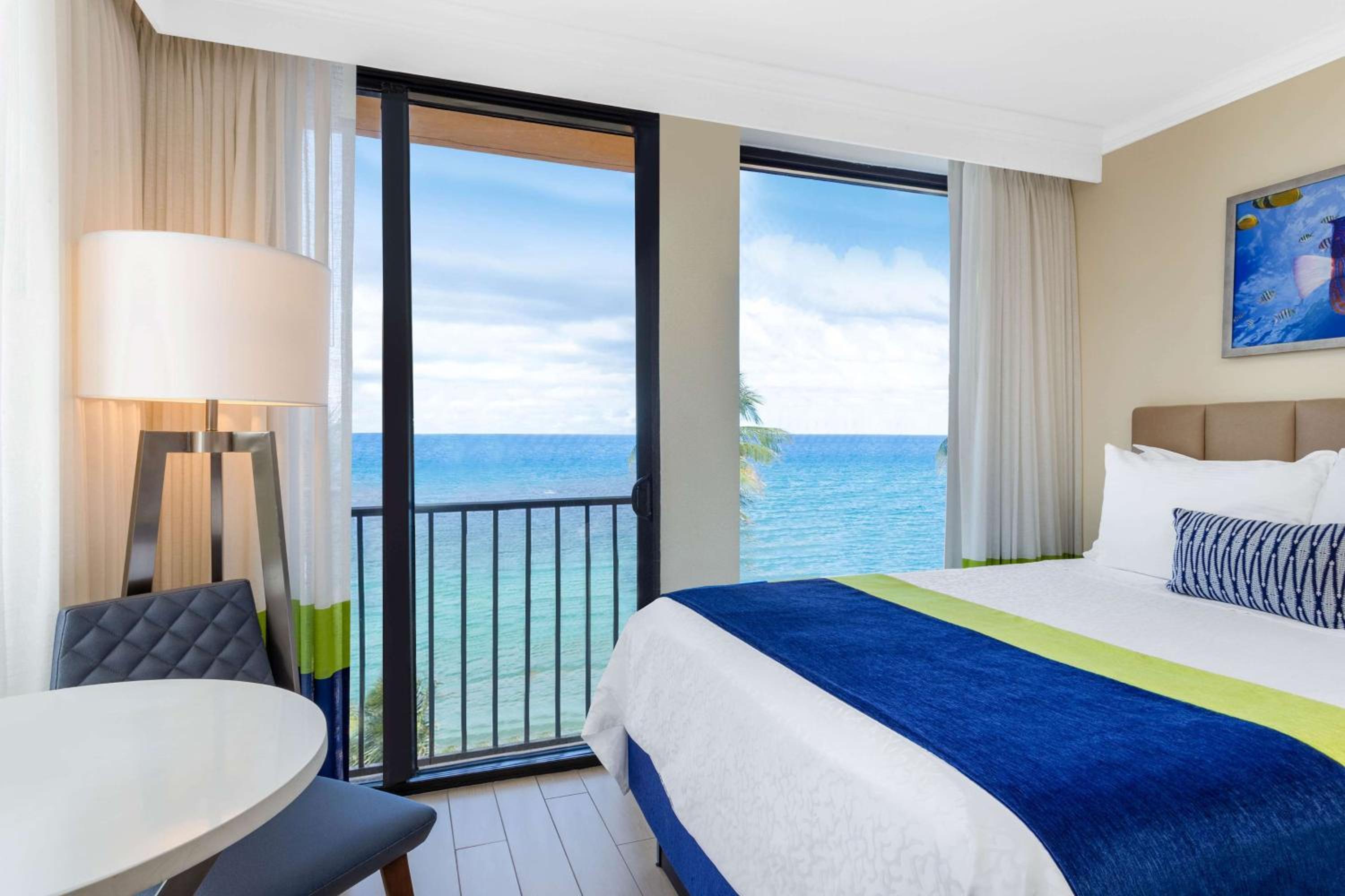 Wellness King Room with Oceanfront View - Non-Smoking photo 3