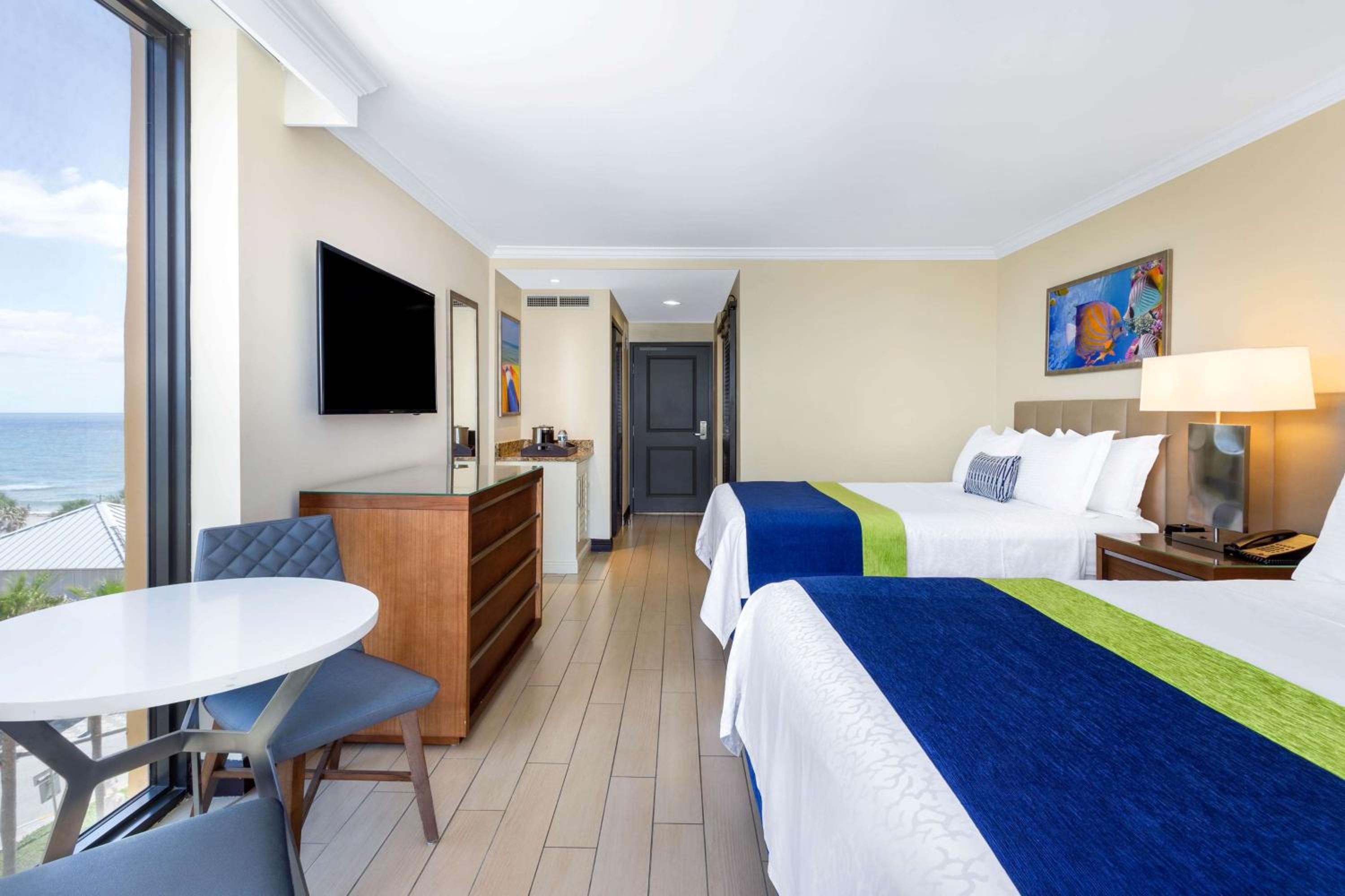 Queen Room with Two Queen Beds and Ocean View - Mobility Access/Non-Smoking photo 2