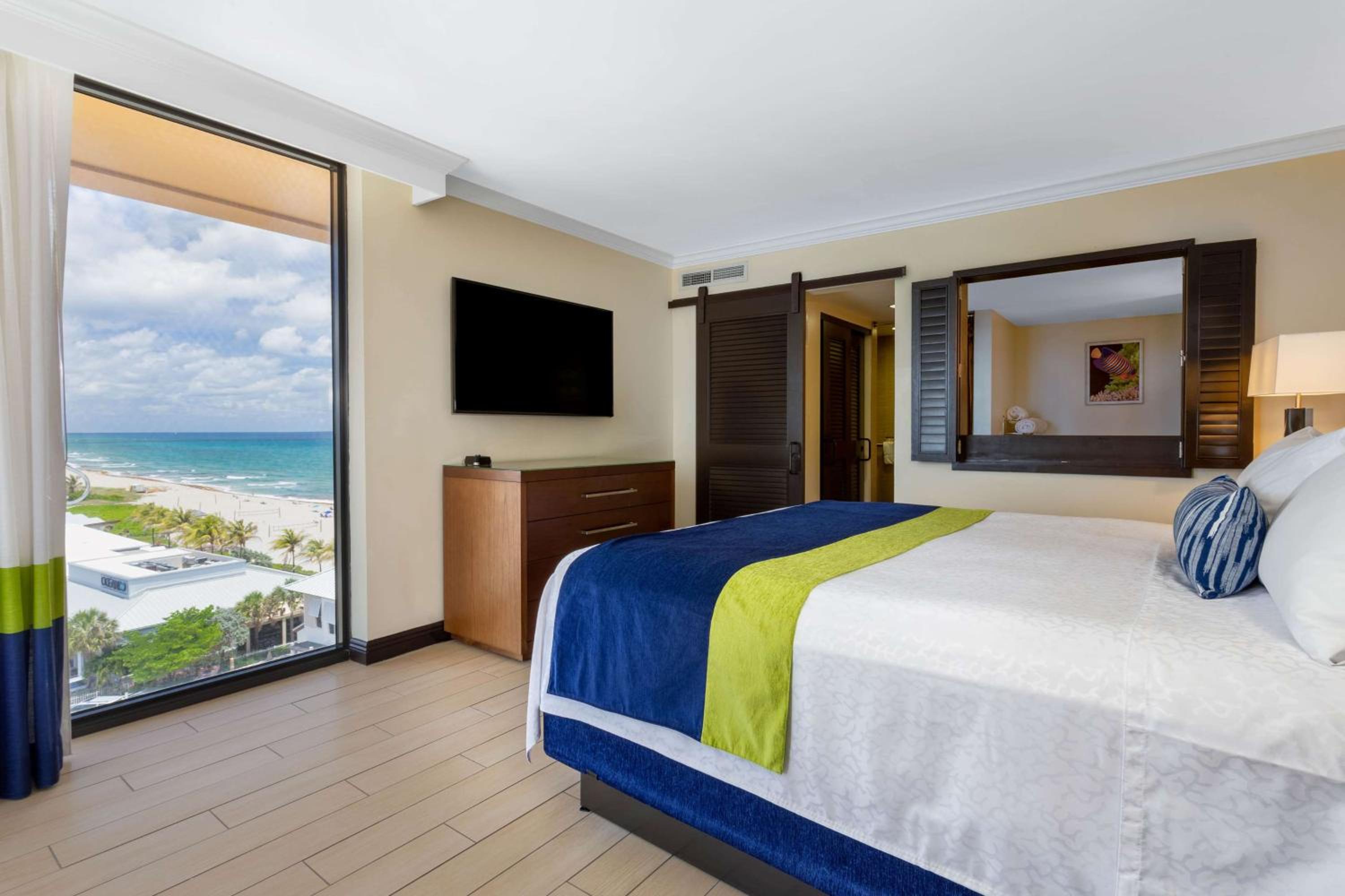 Wellness King Room with City View - Non-Smoking photo 3