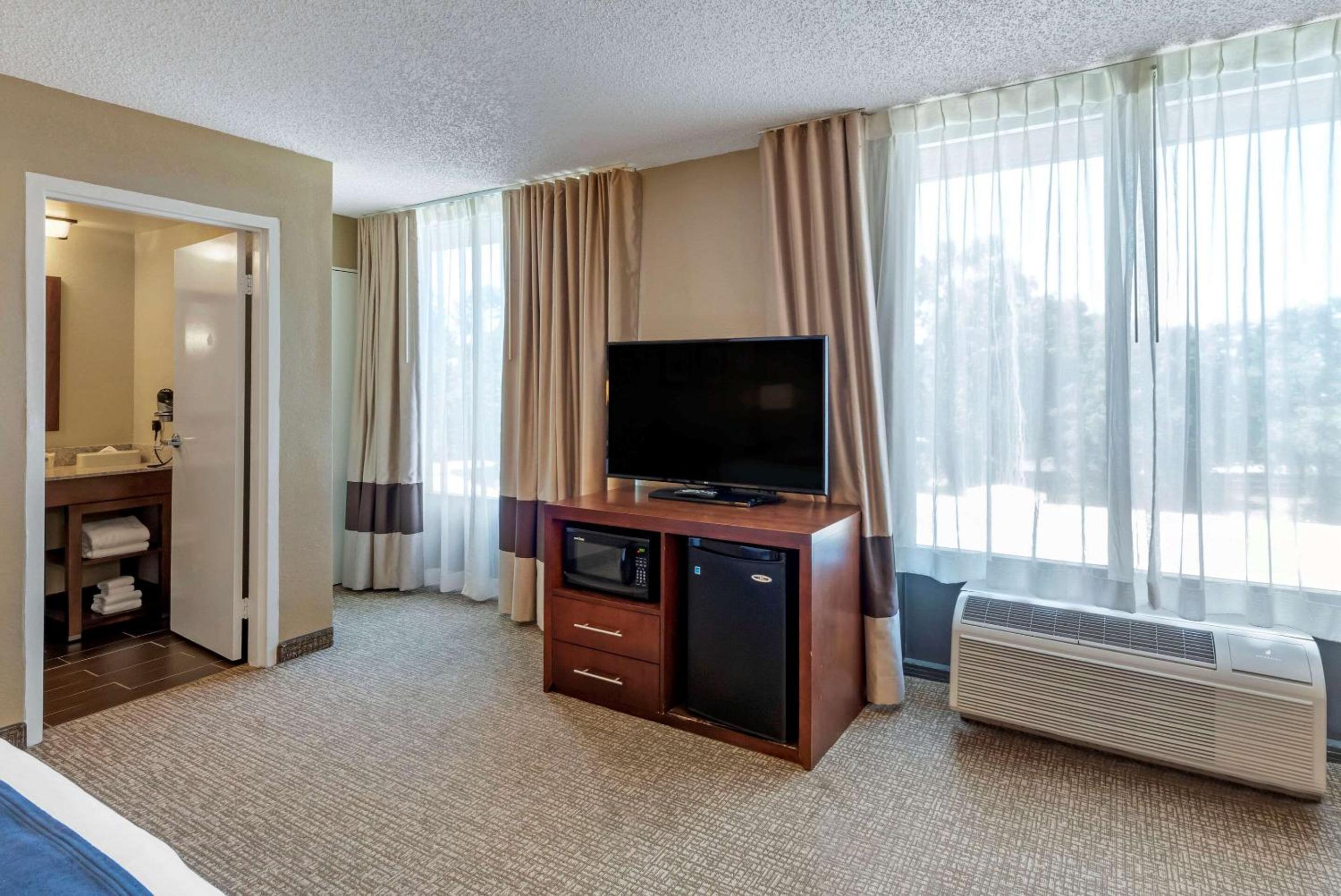 Standard King Room - Photo 6