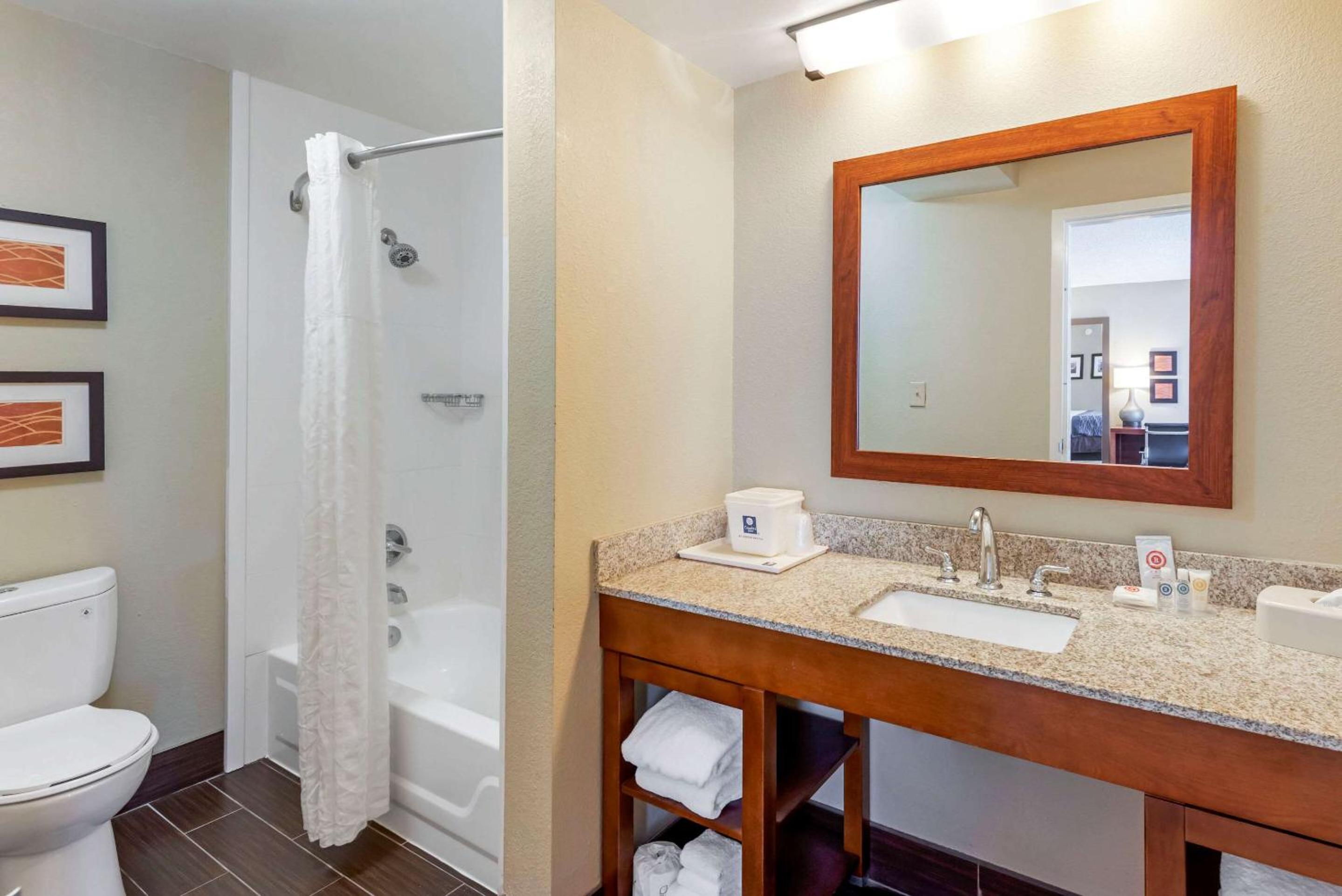 Standard King Room - Photo 4