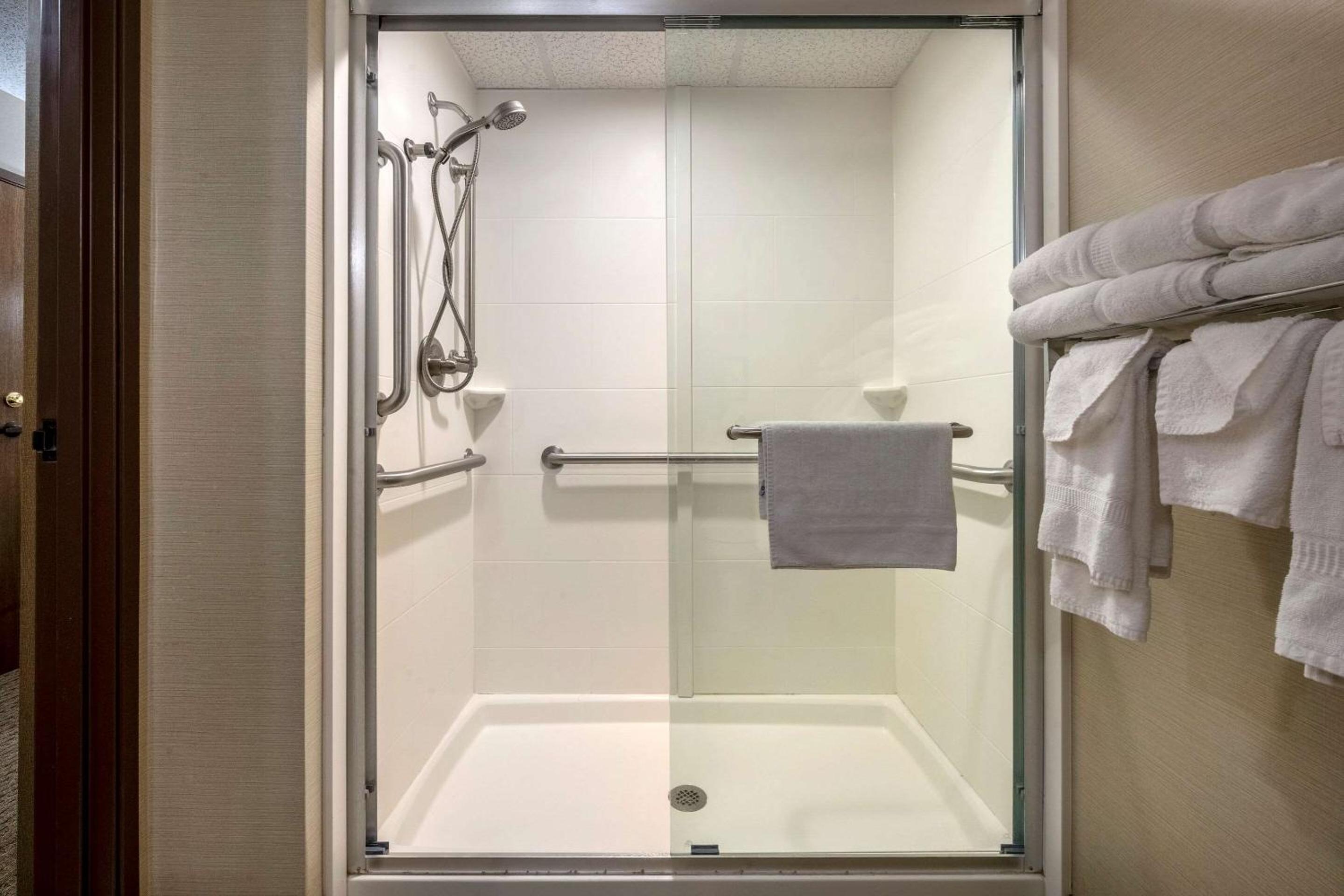 King Room - Accessible/Non-Smoking - Photo 4