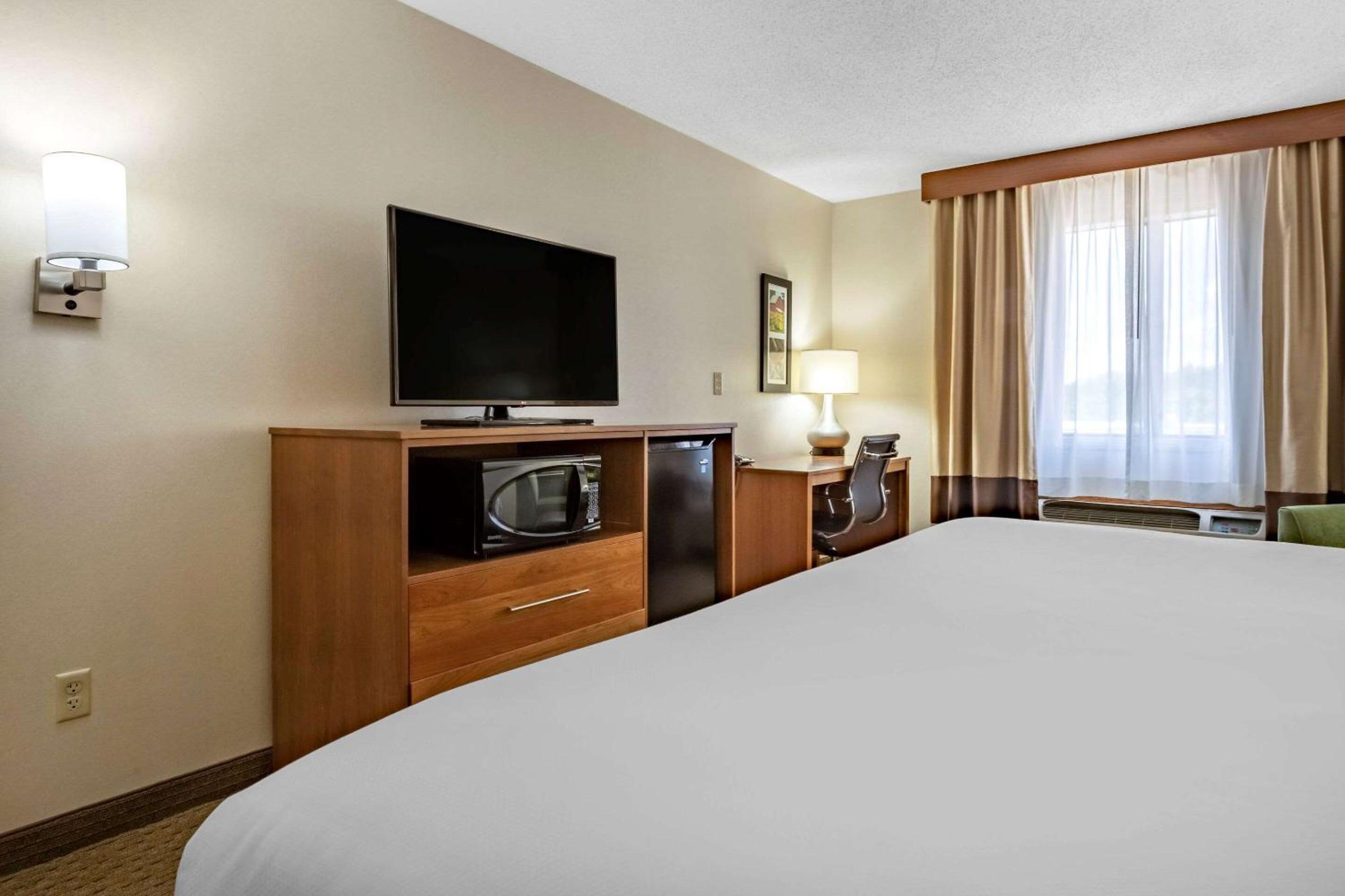 King Room - Non-Smoking - Photo 2