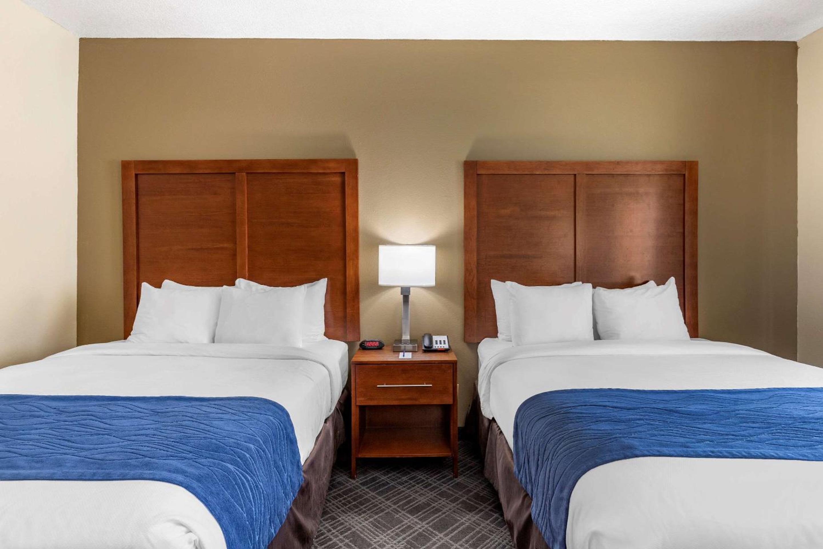 Queen Room with Two Queen Beds - Accessible/Non-Smoking - Photo 1
