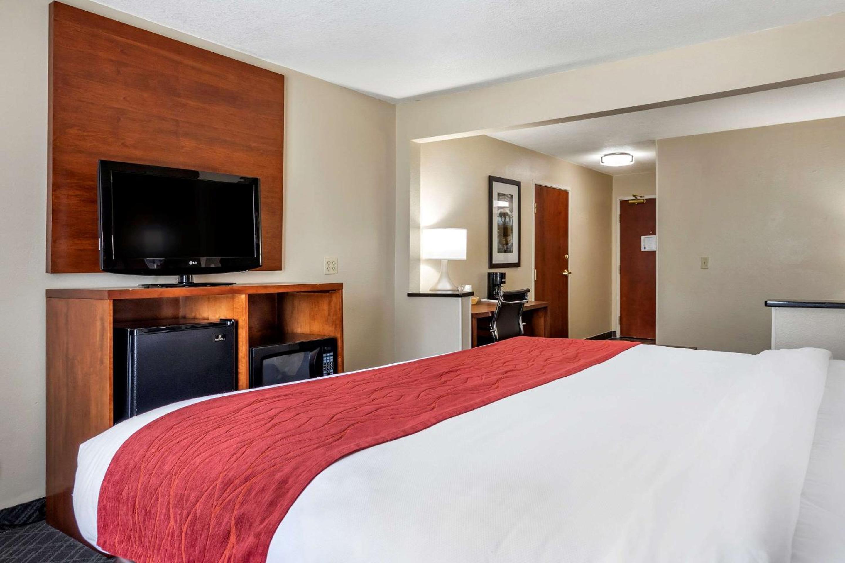 King Room - Non-Smoking - Photo 2