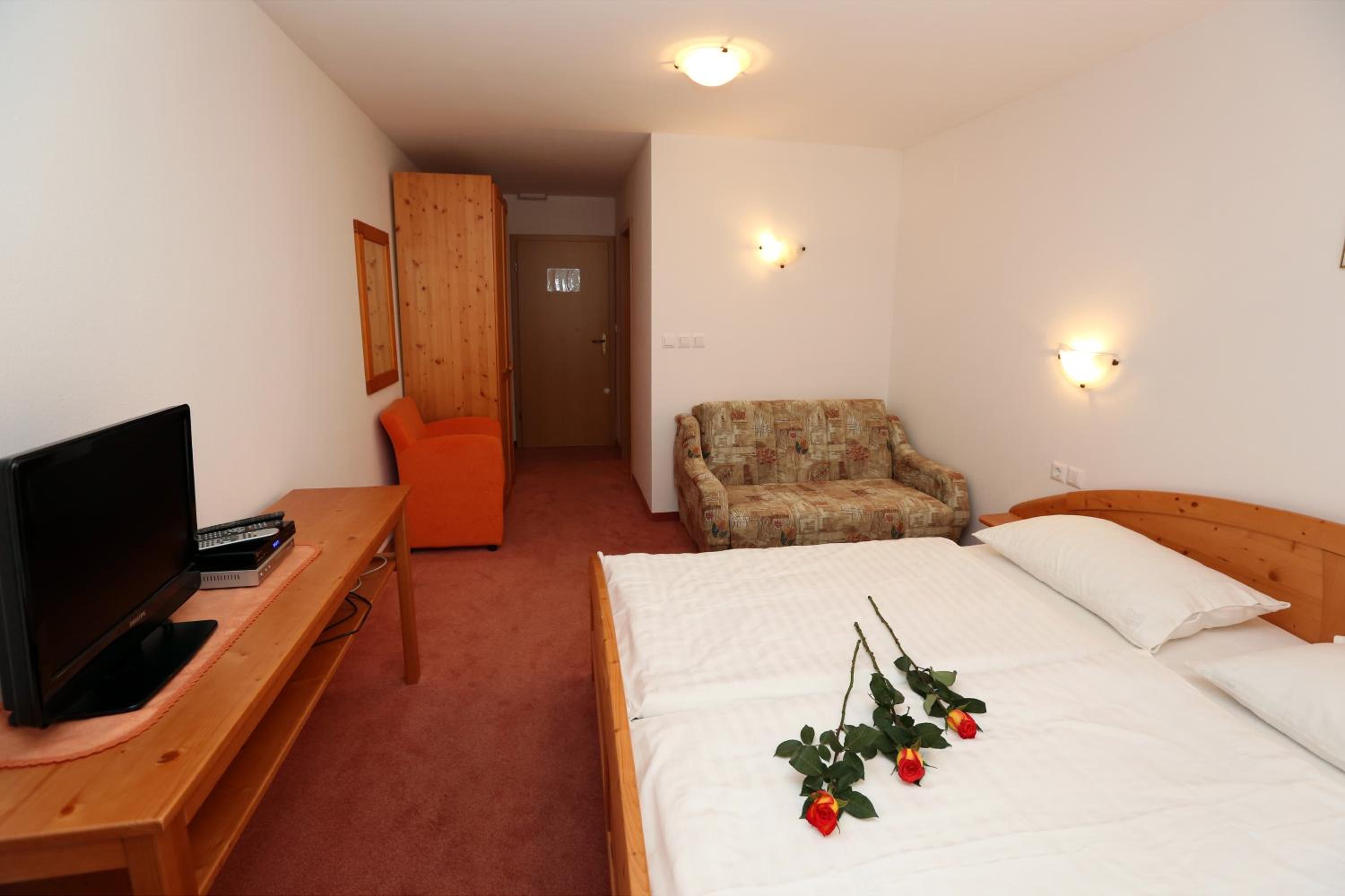 Comfort Double Room with Balcony - Photo 4