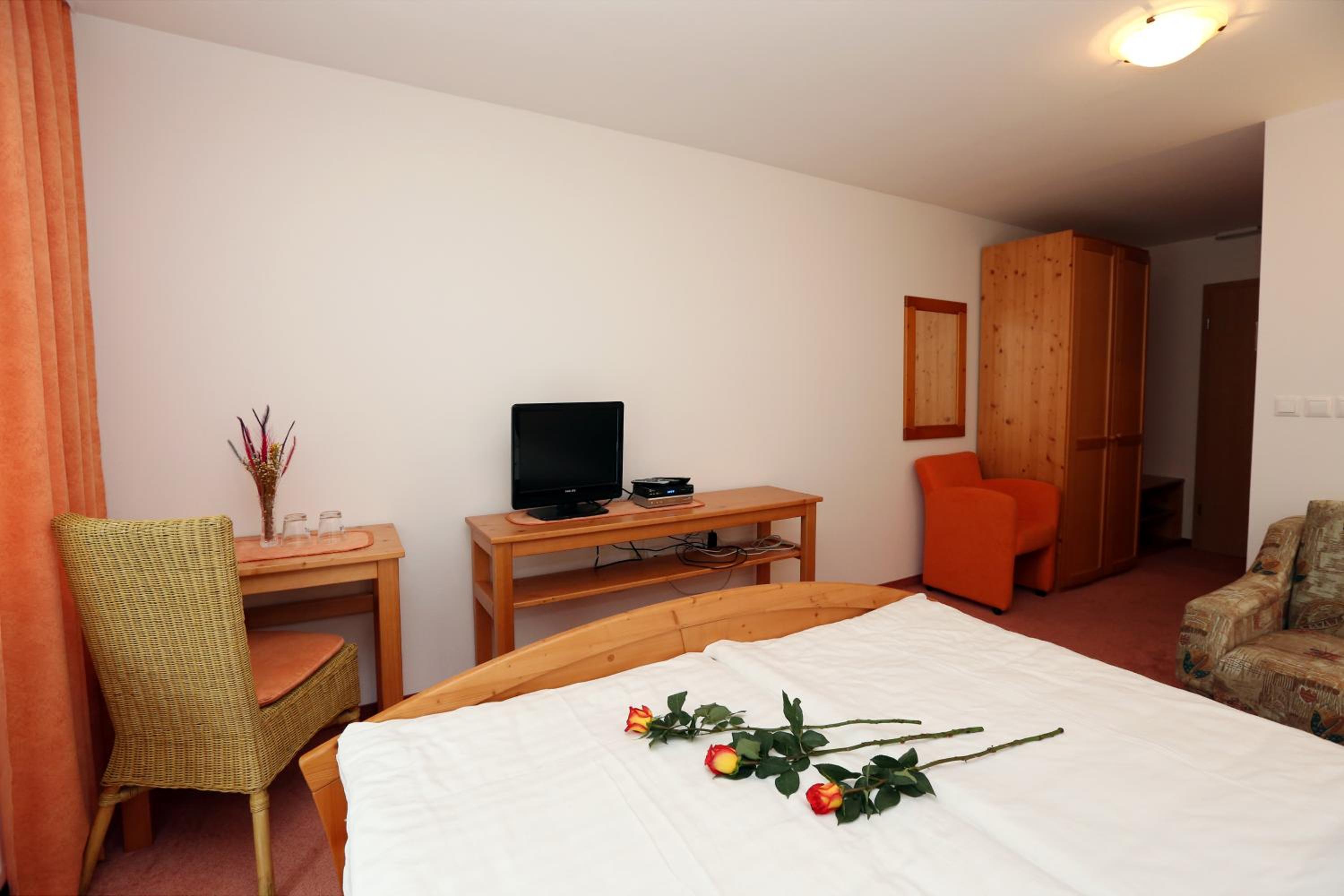 Comfort Double Room with Balcony - Photo 3