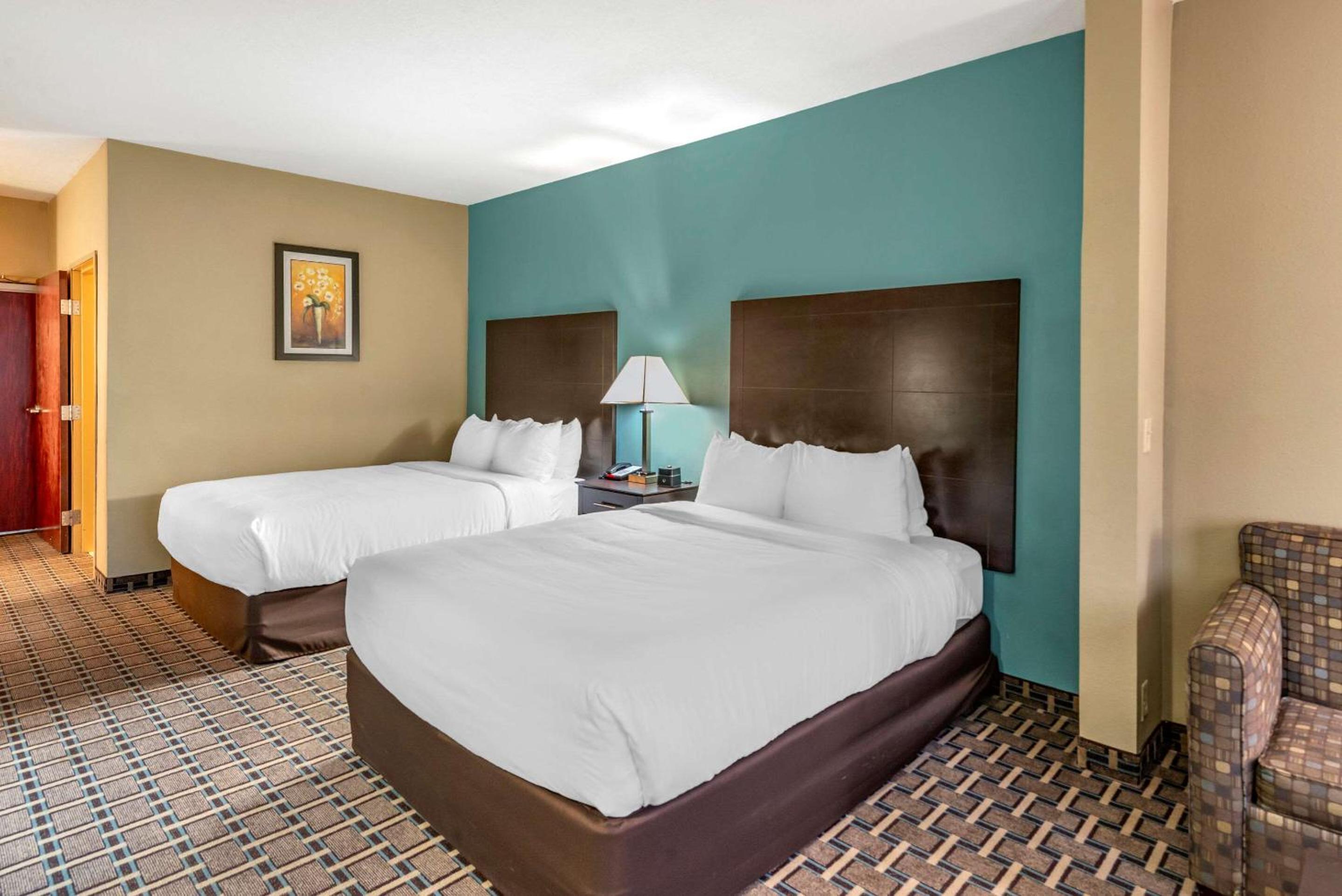 Suite with Two Queen Beds and Sofa Bed - Accessible/Non Smoking - Photo 2