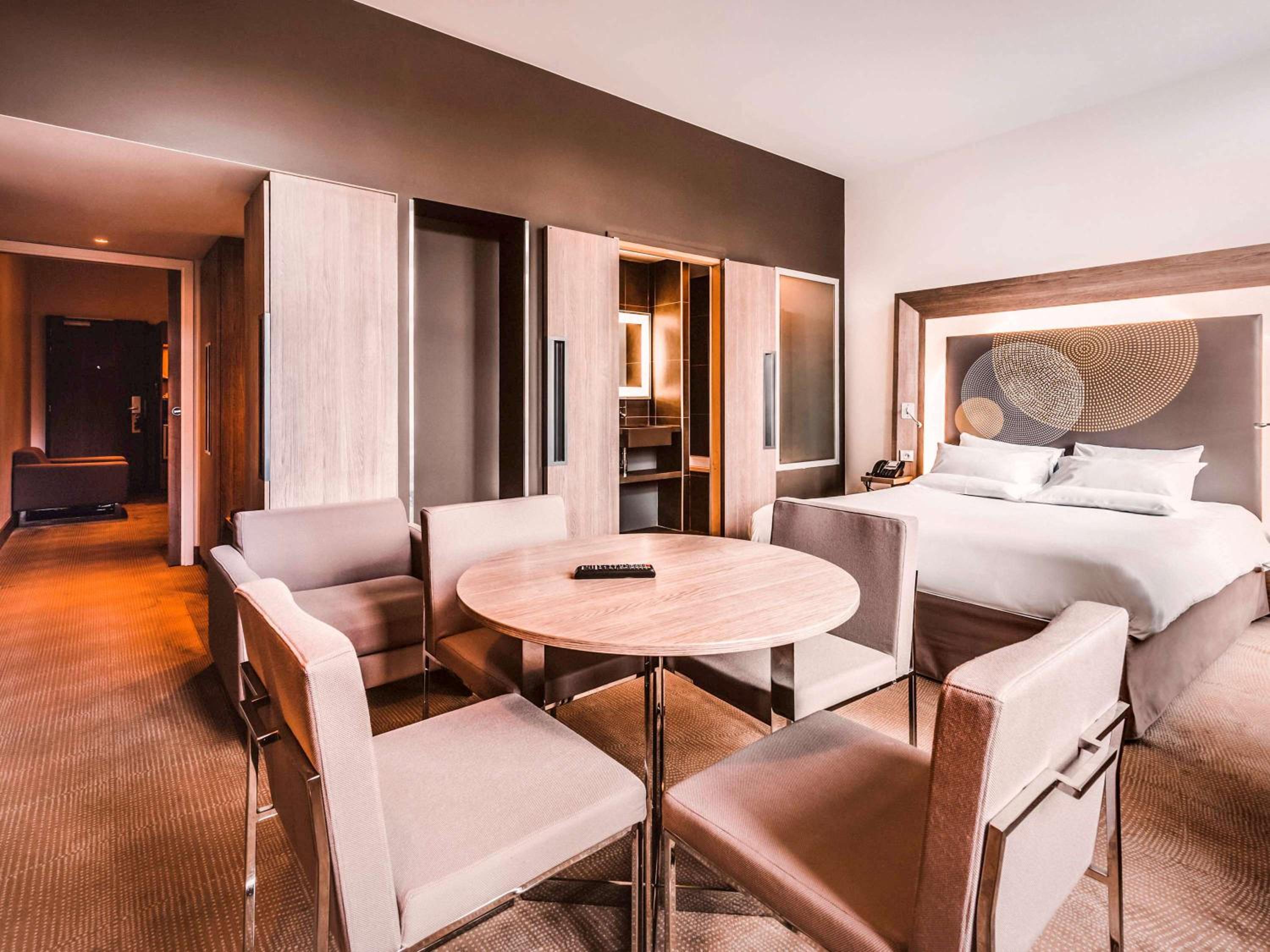 Business Suite with King Bed and Sofa photo 1