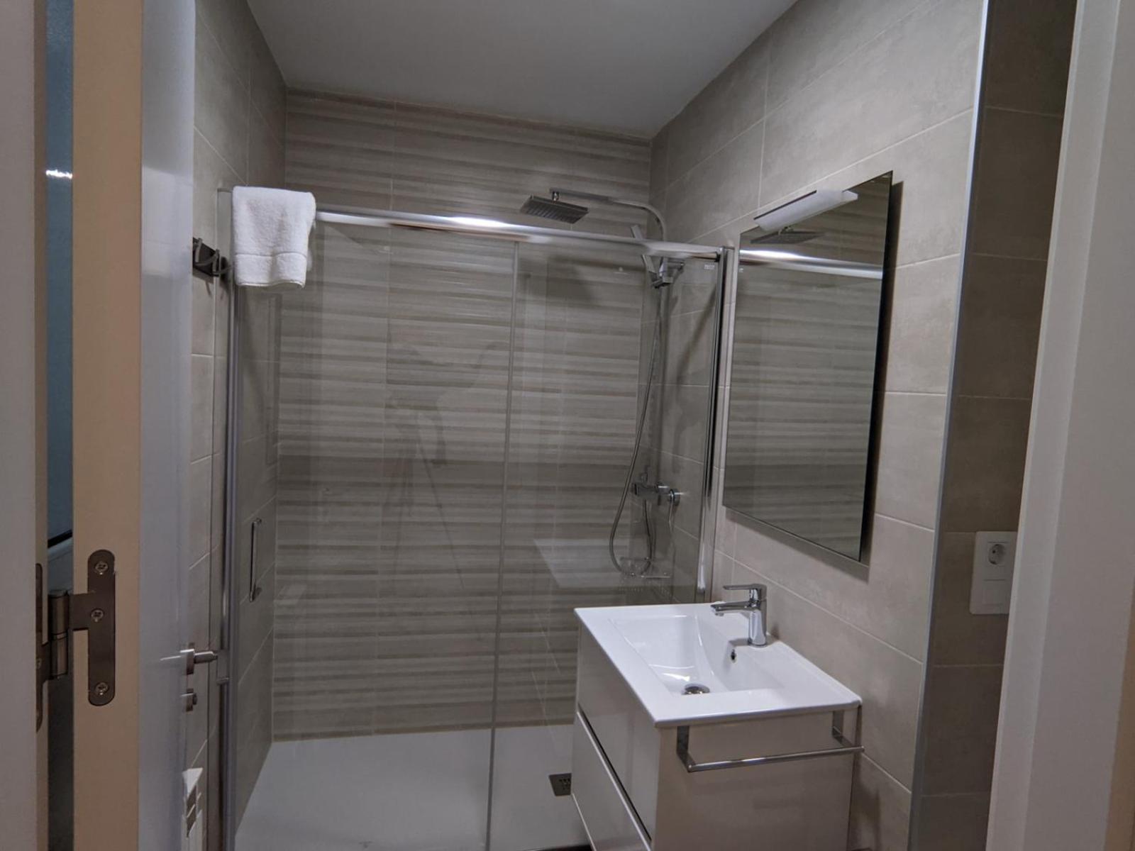 Two-Bedroom Deluxe Apartment with Balcony - Photo 17