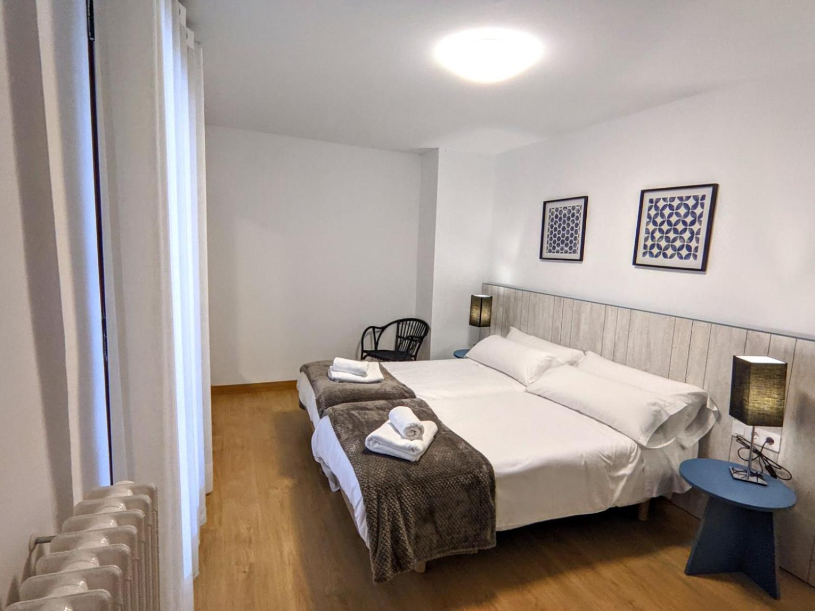 Two-Bedroom Deluxe Apartment with Balcony - Photo 13