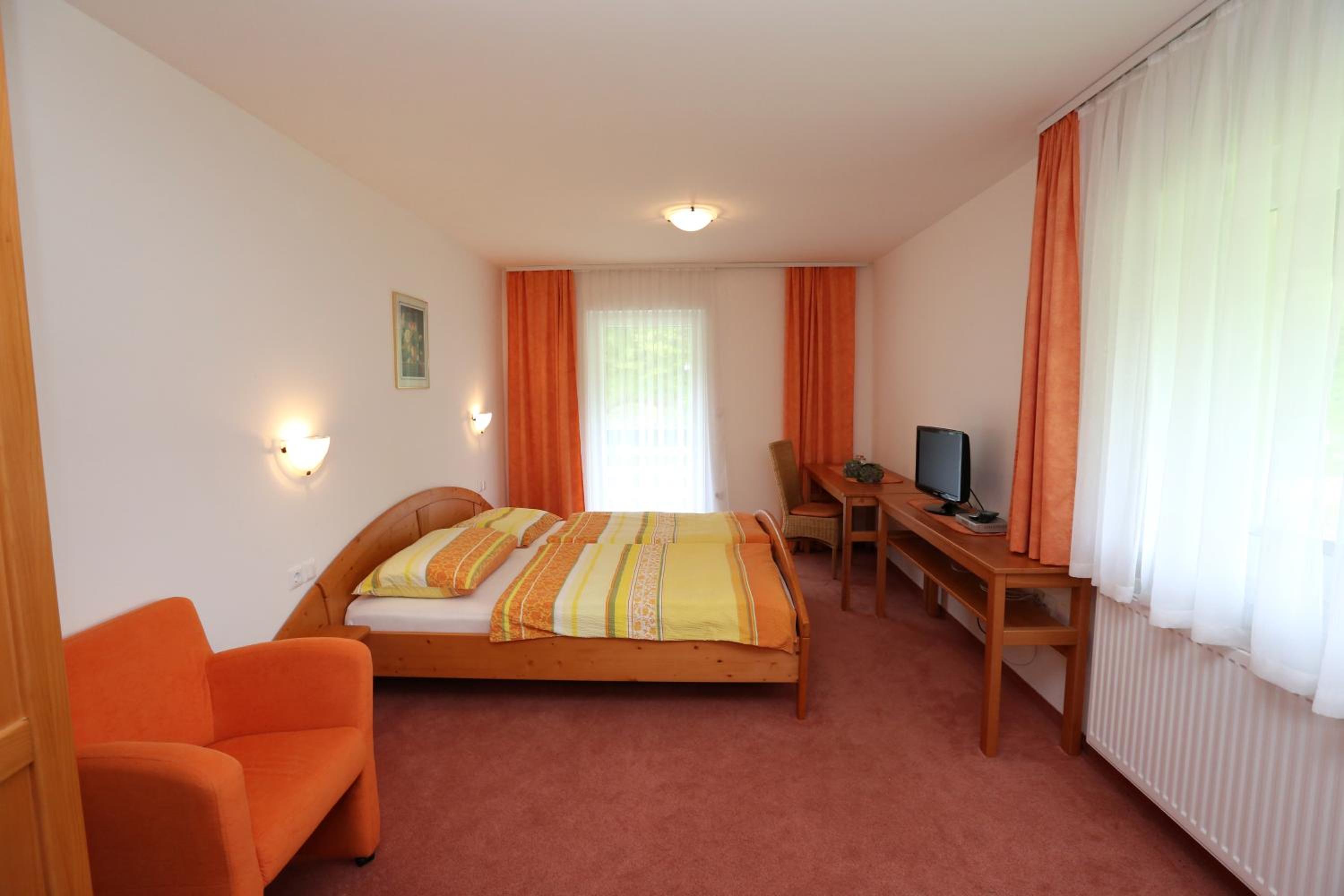 Comfort Double Room with Balcony - Photo 11
