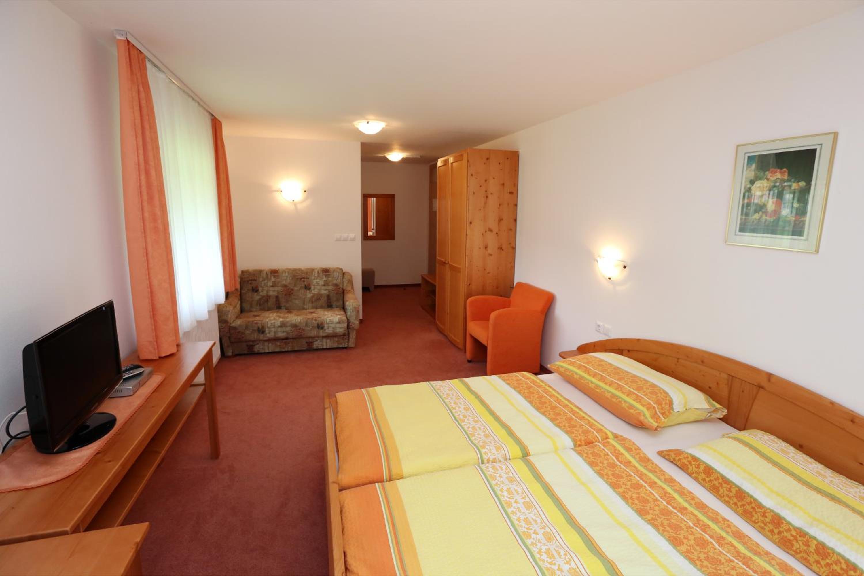 Comfort Double Room with Balcony - Photo 10
