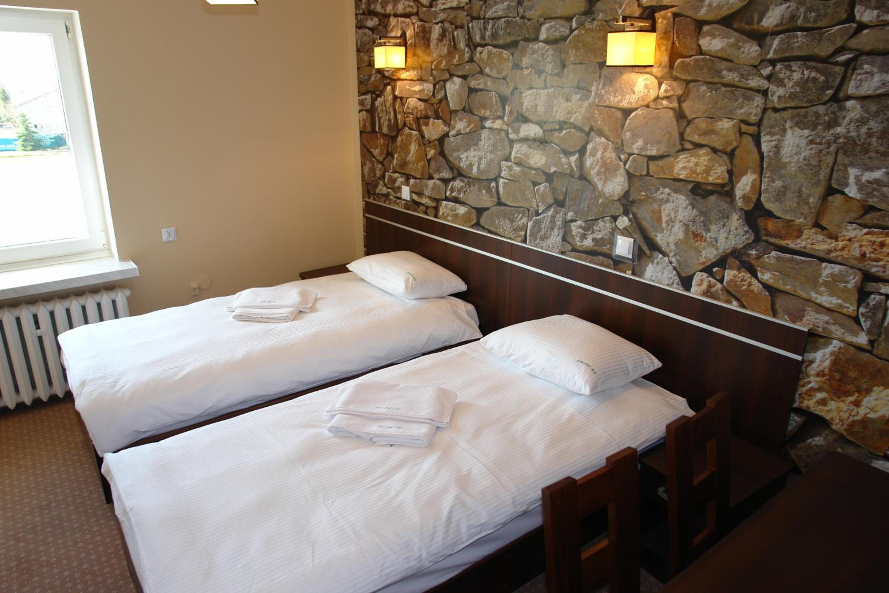 Twin Room - Photo 8