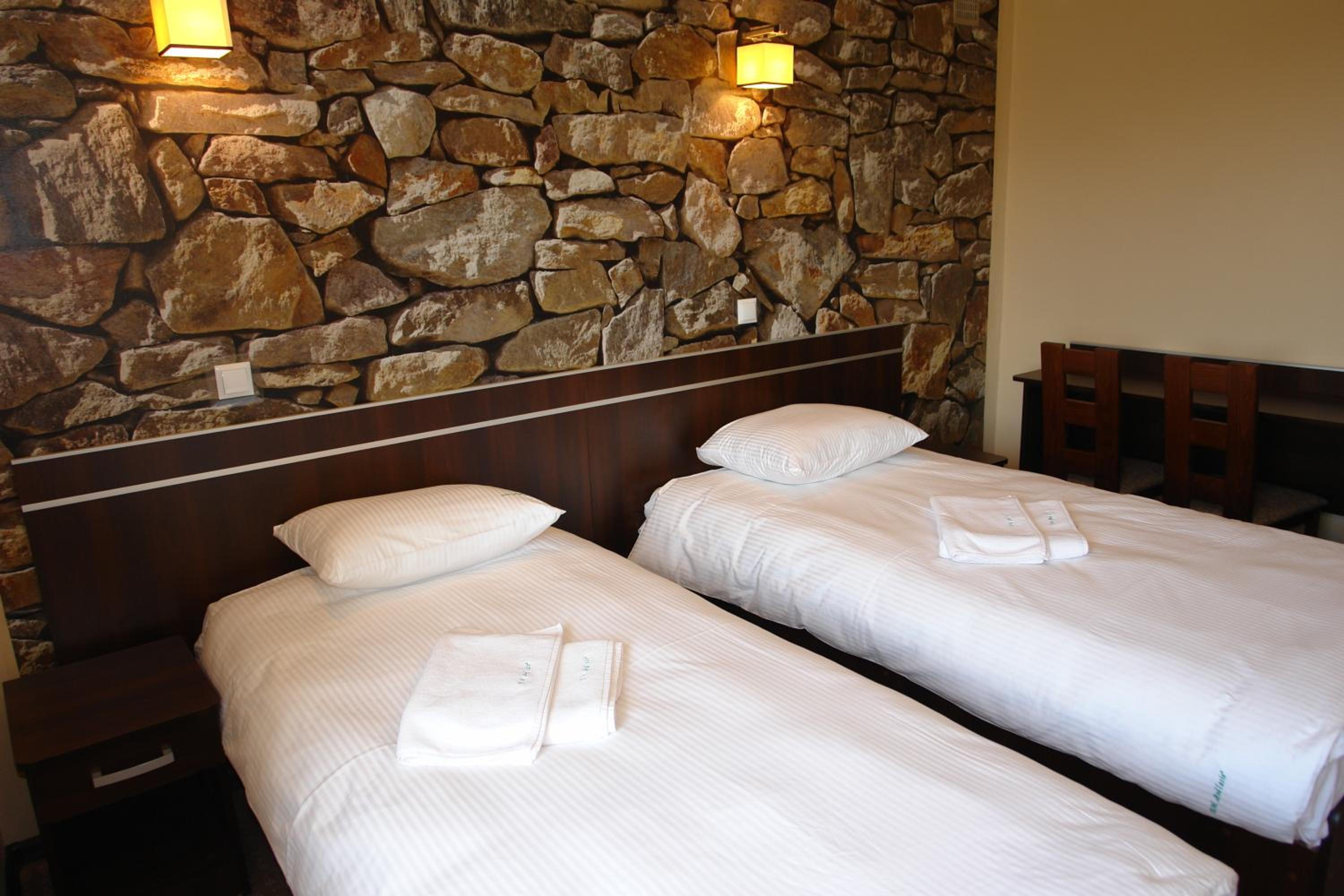 Twin Room - Photo 10