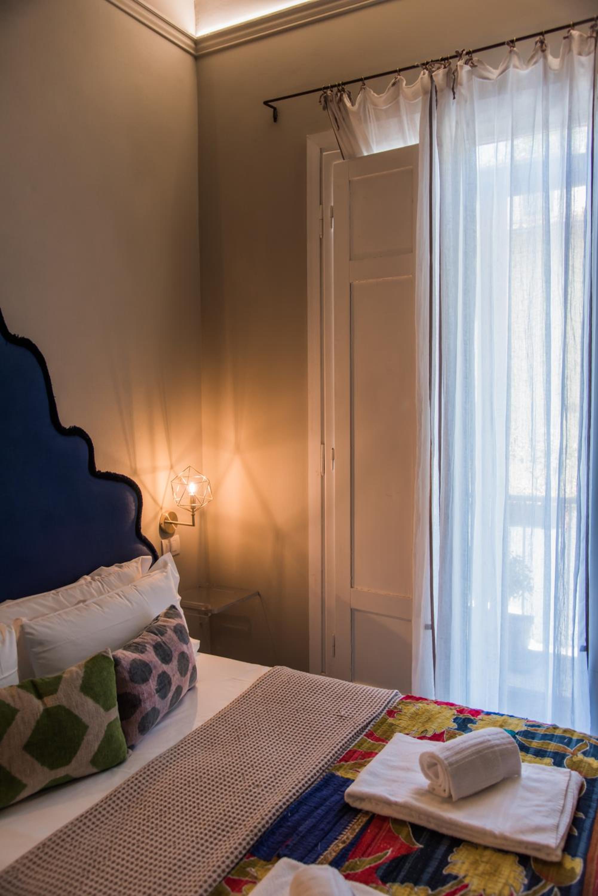 Deluxe Double Room with Balcony photo 3