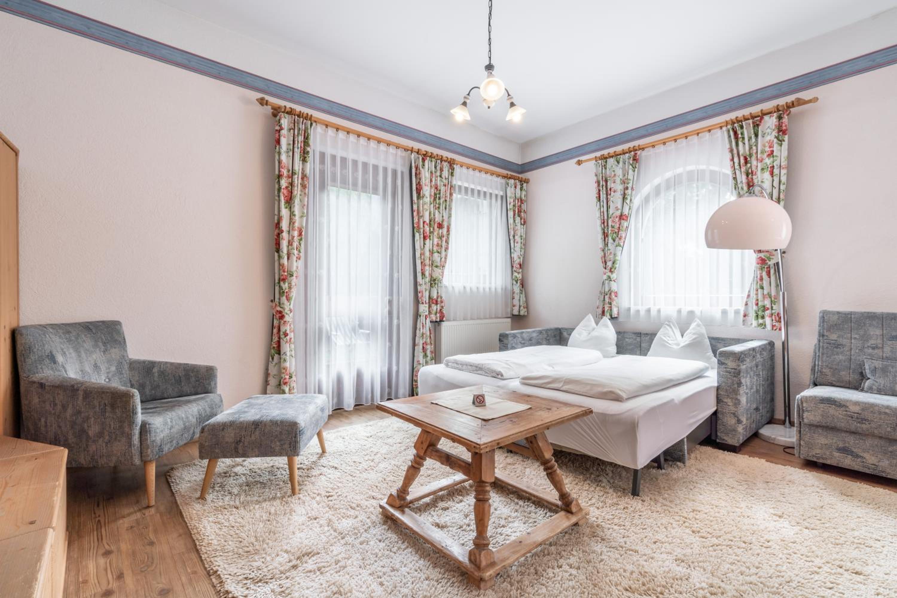 One-Bedroom Apartment with Garden View photo 3