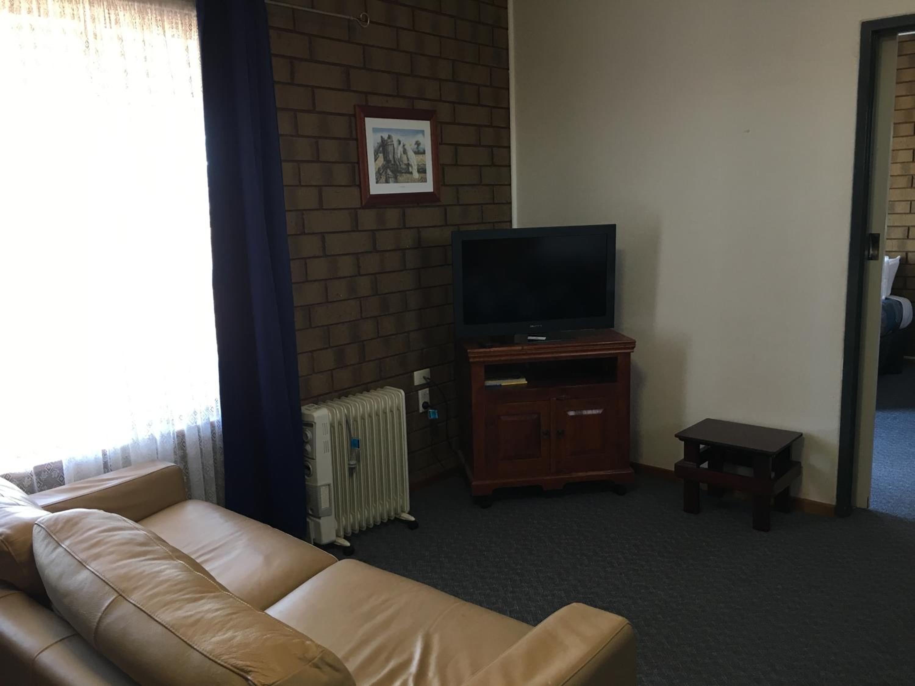 Standard Family Room - Photo 6