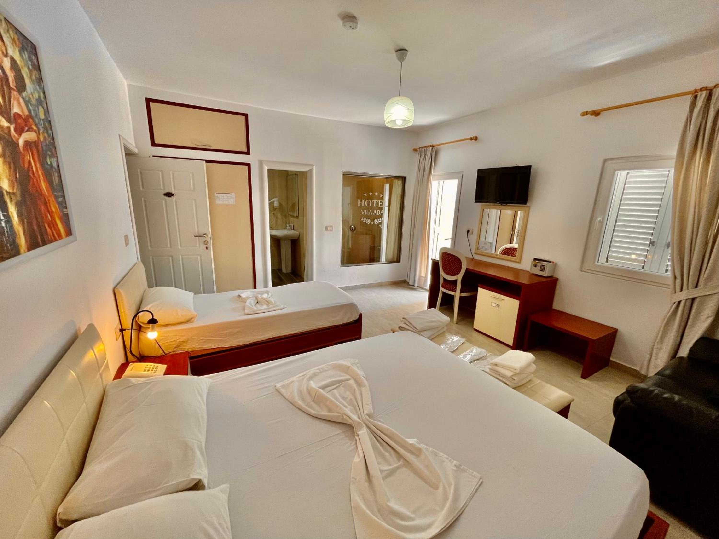Deluxe King Suite photo 2
