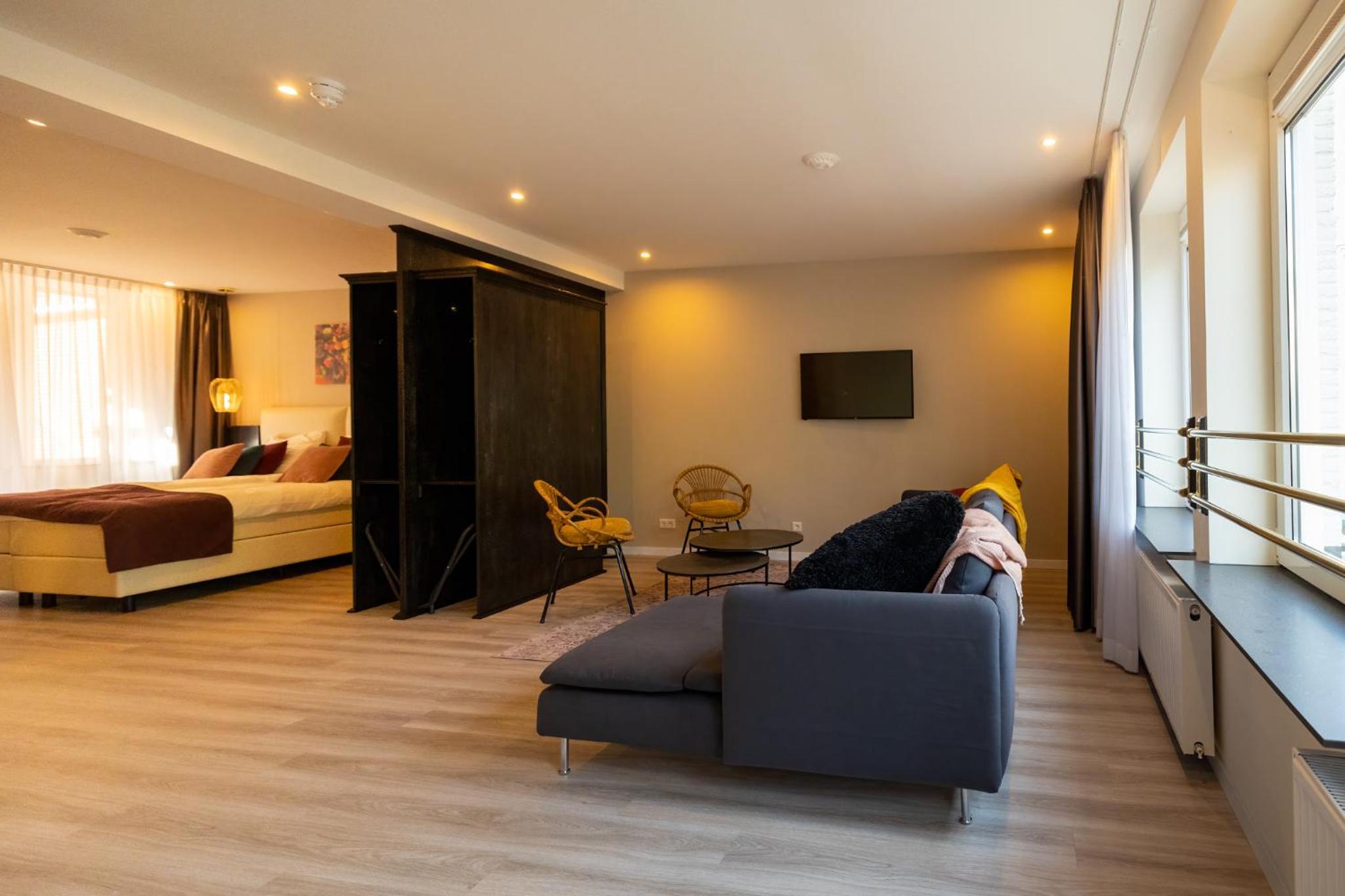 King Suite with Balcony photo 2