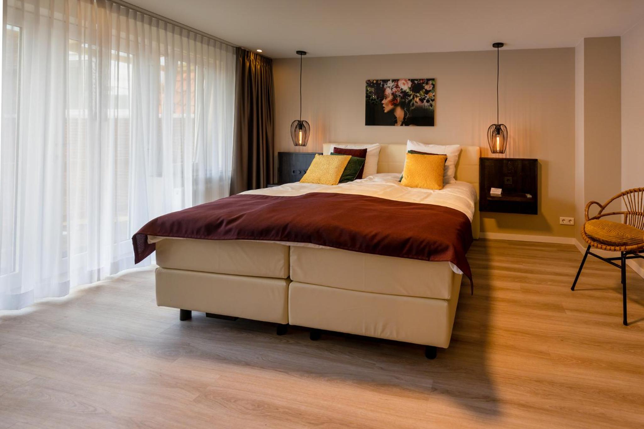 Junior Suite with Balcony - Photo 8