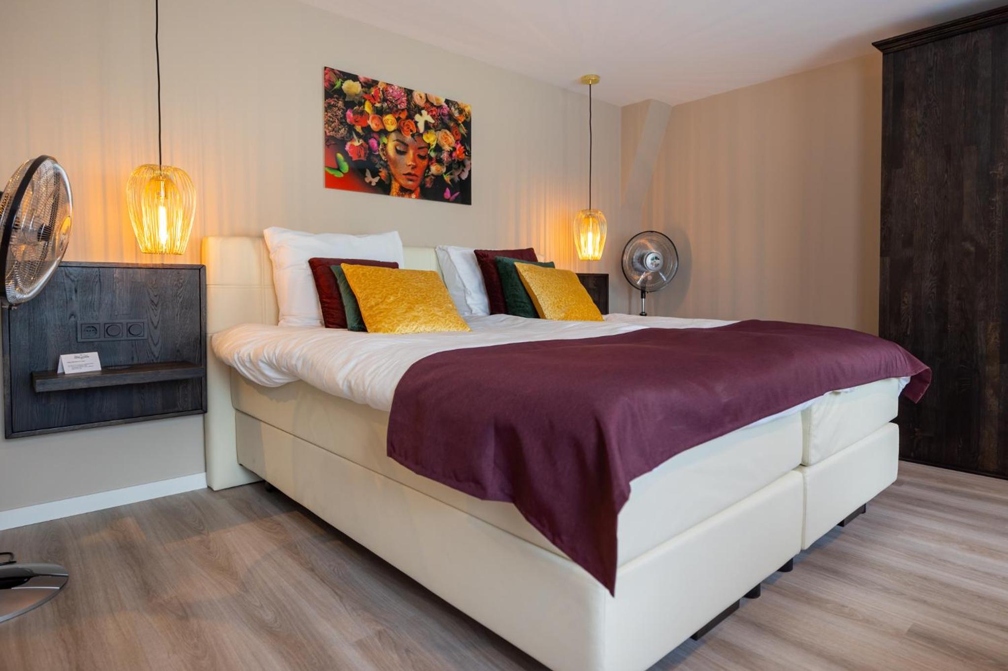Junior Suite with Balcony - Photo 1