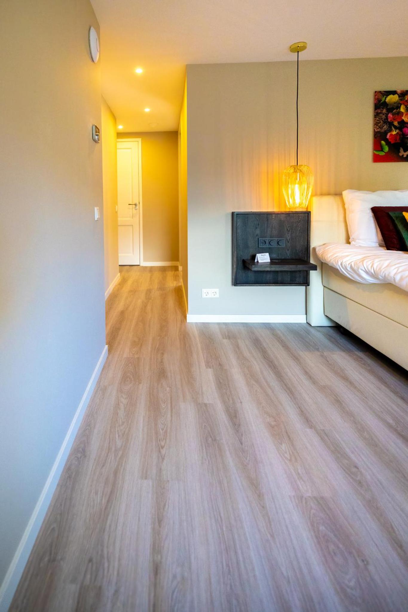 Junior Suite with Balcony - Photo 7