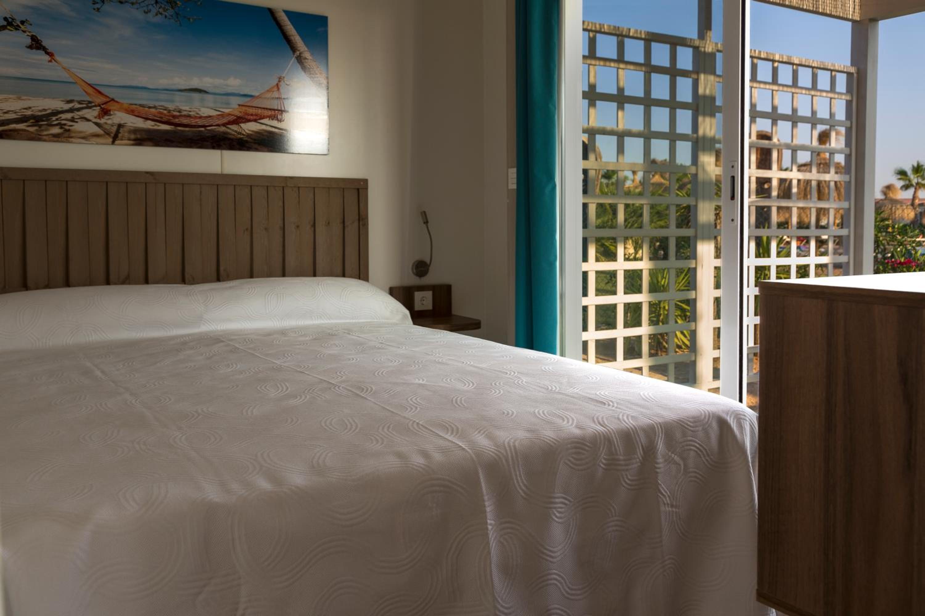 Bungalow Deluxe con Vista al Jardín. at Alannia Costa Blanca