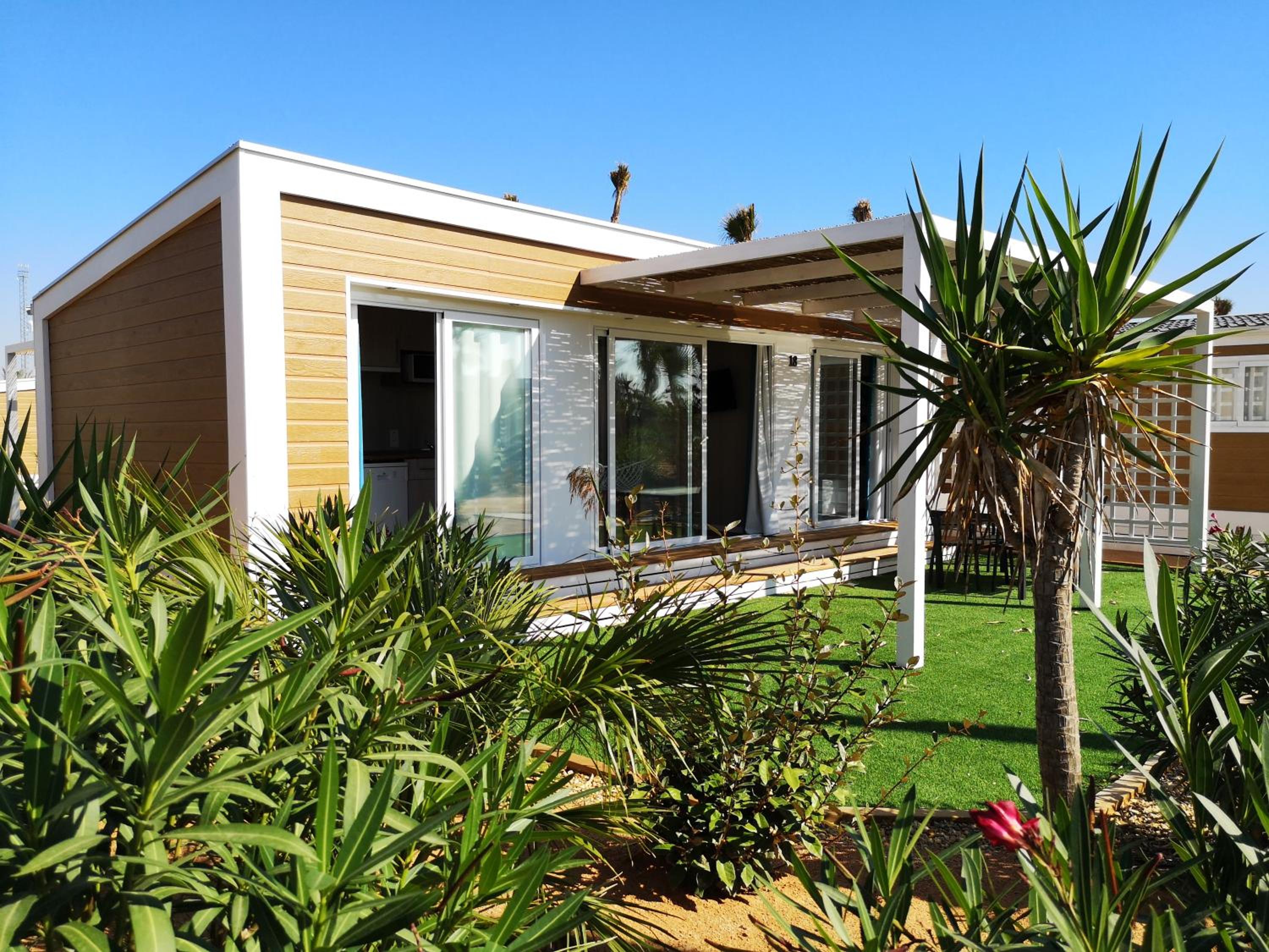 Bungalow Deluxe con Vista al Jardín.