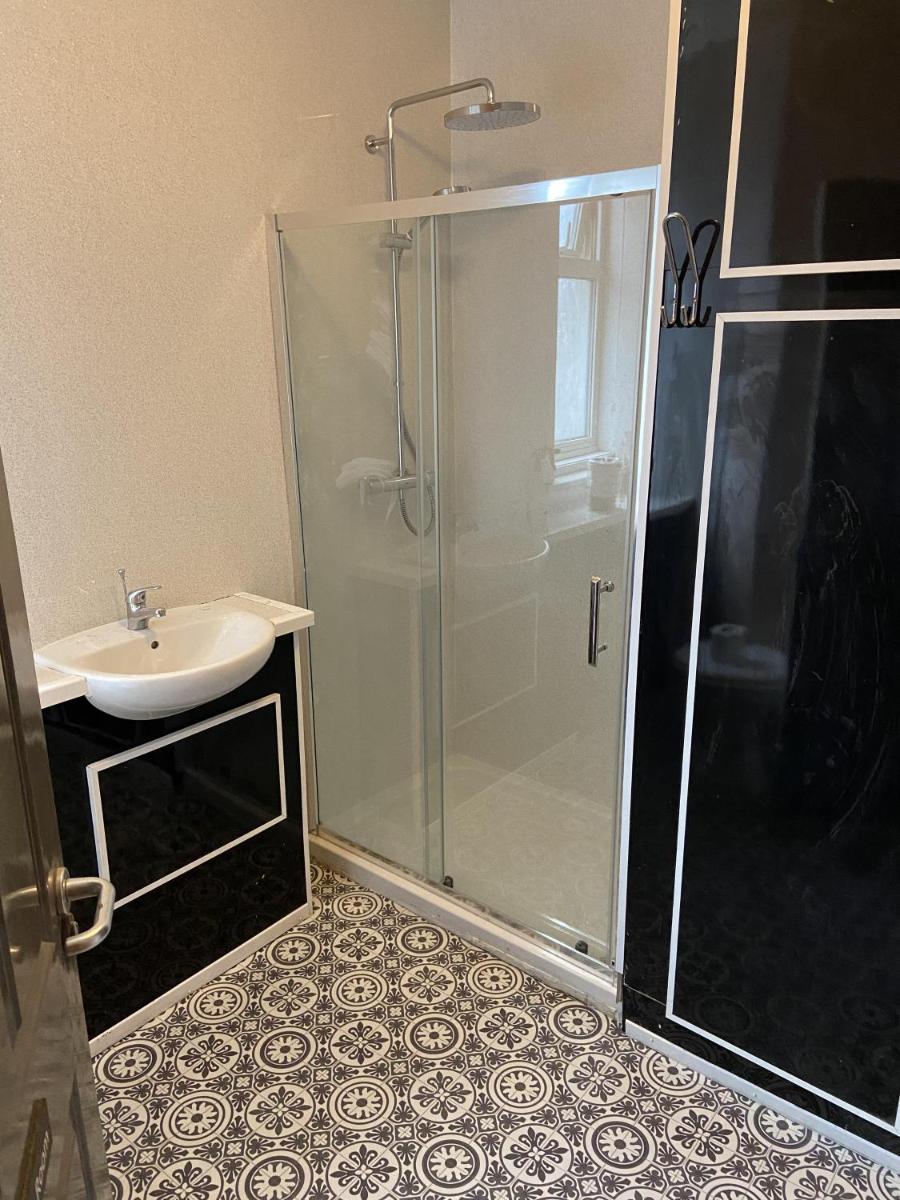 Standard Single Room with Shared Bathroom photo 2