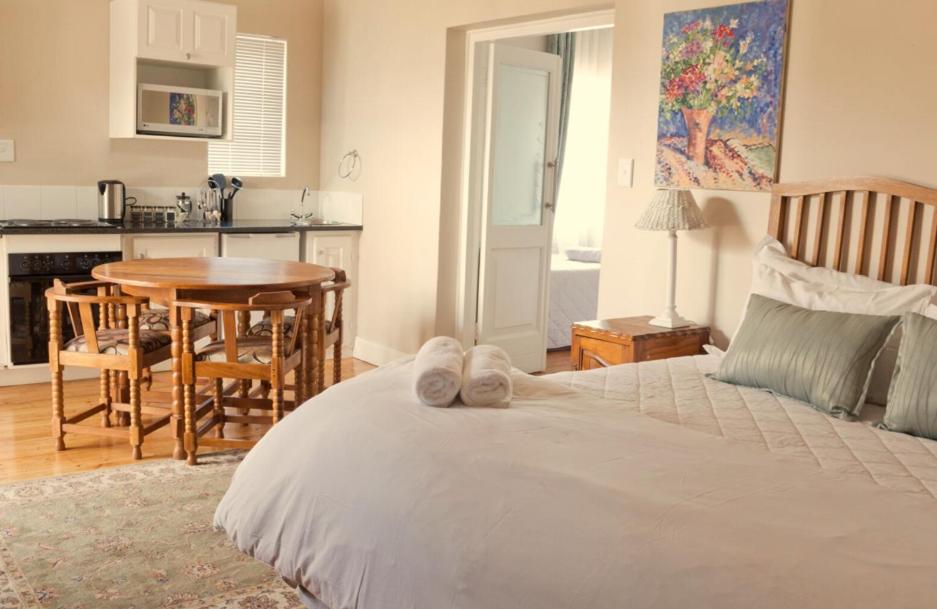Family Room (2 Adults + 1 Child) - Photo 2