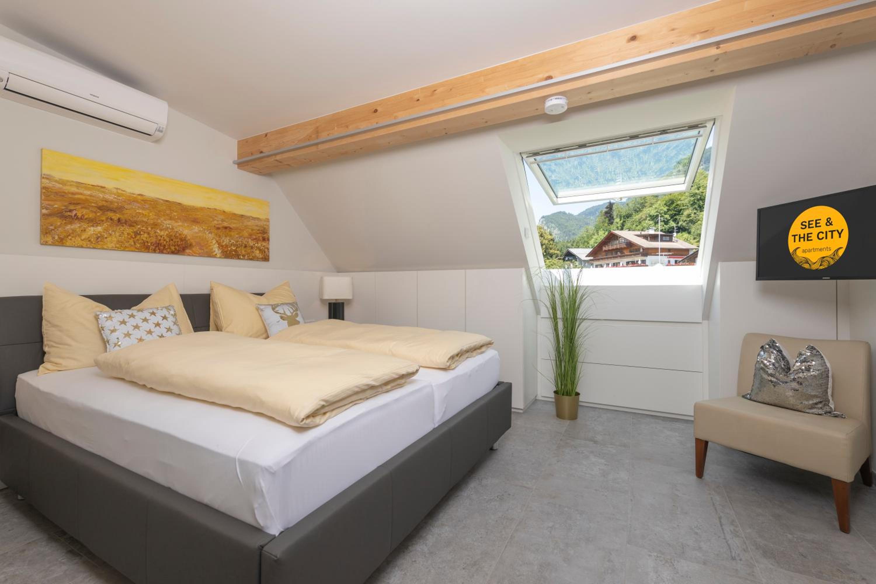 One-Bedroom Apartment with Balcony and Mountain View