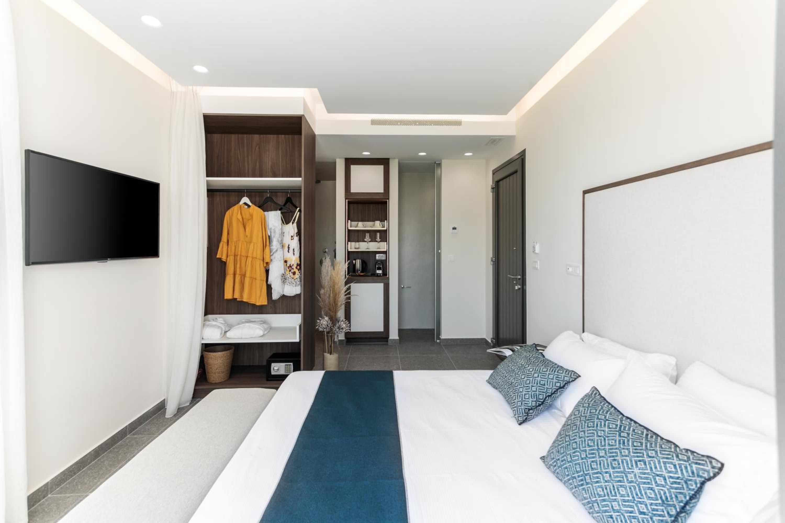 Deluxe Suite with Sea View