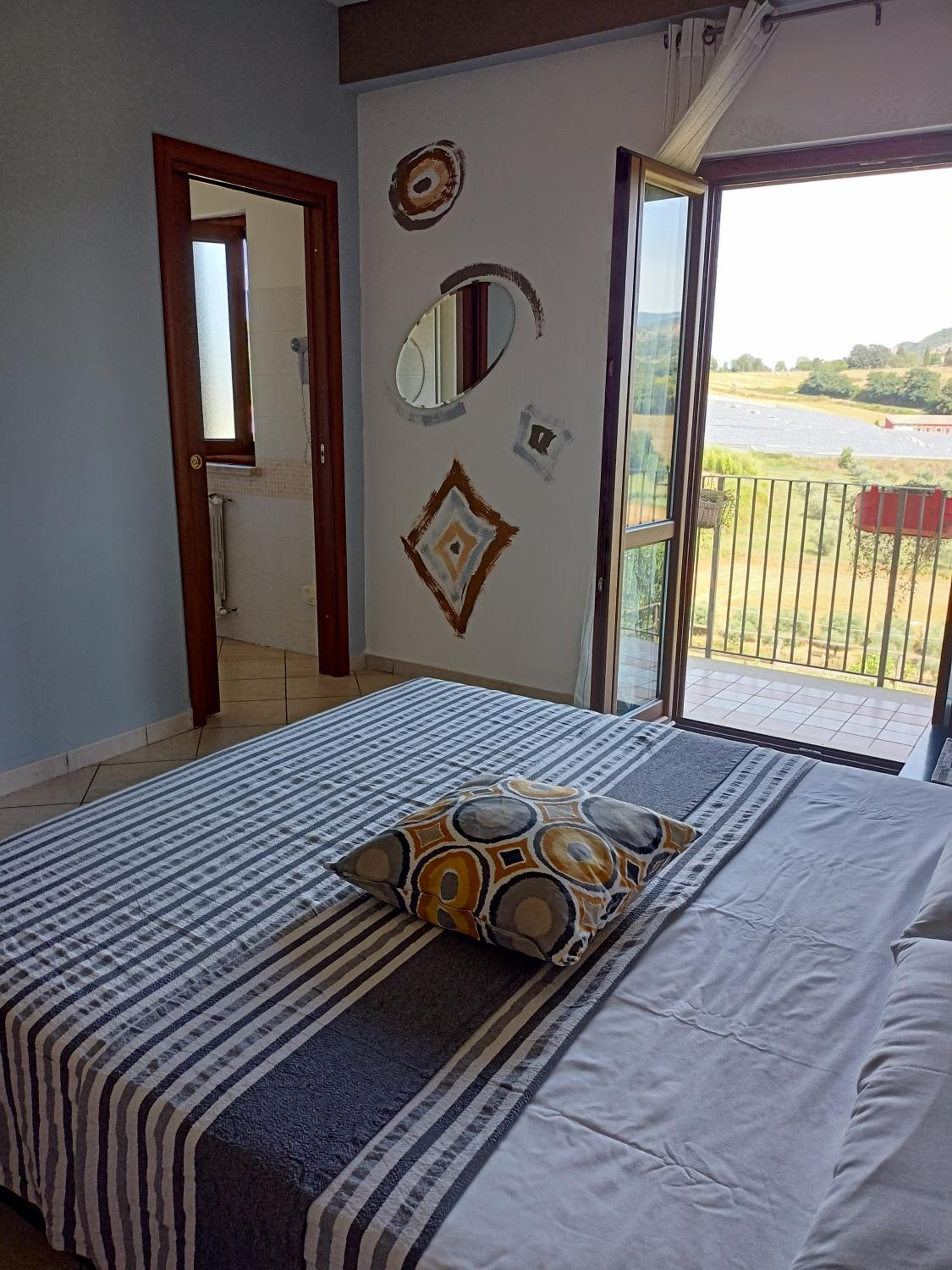Double Room with Balcony - Photo 1
