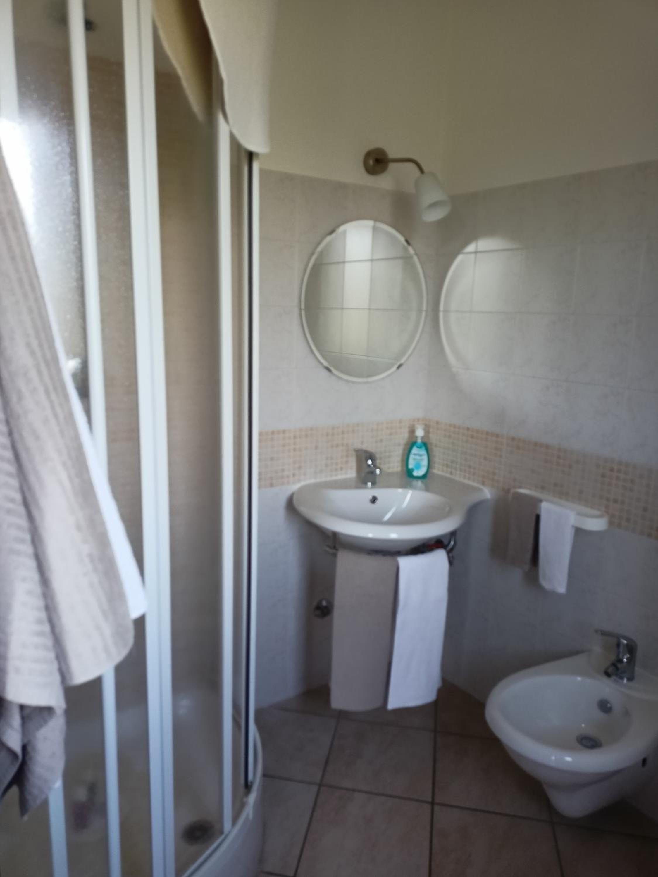 Triple Room with Balcony - Photo 15