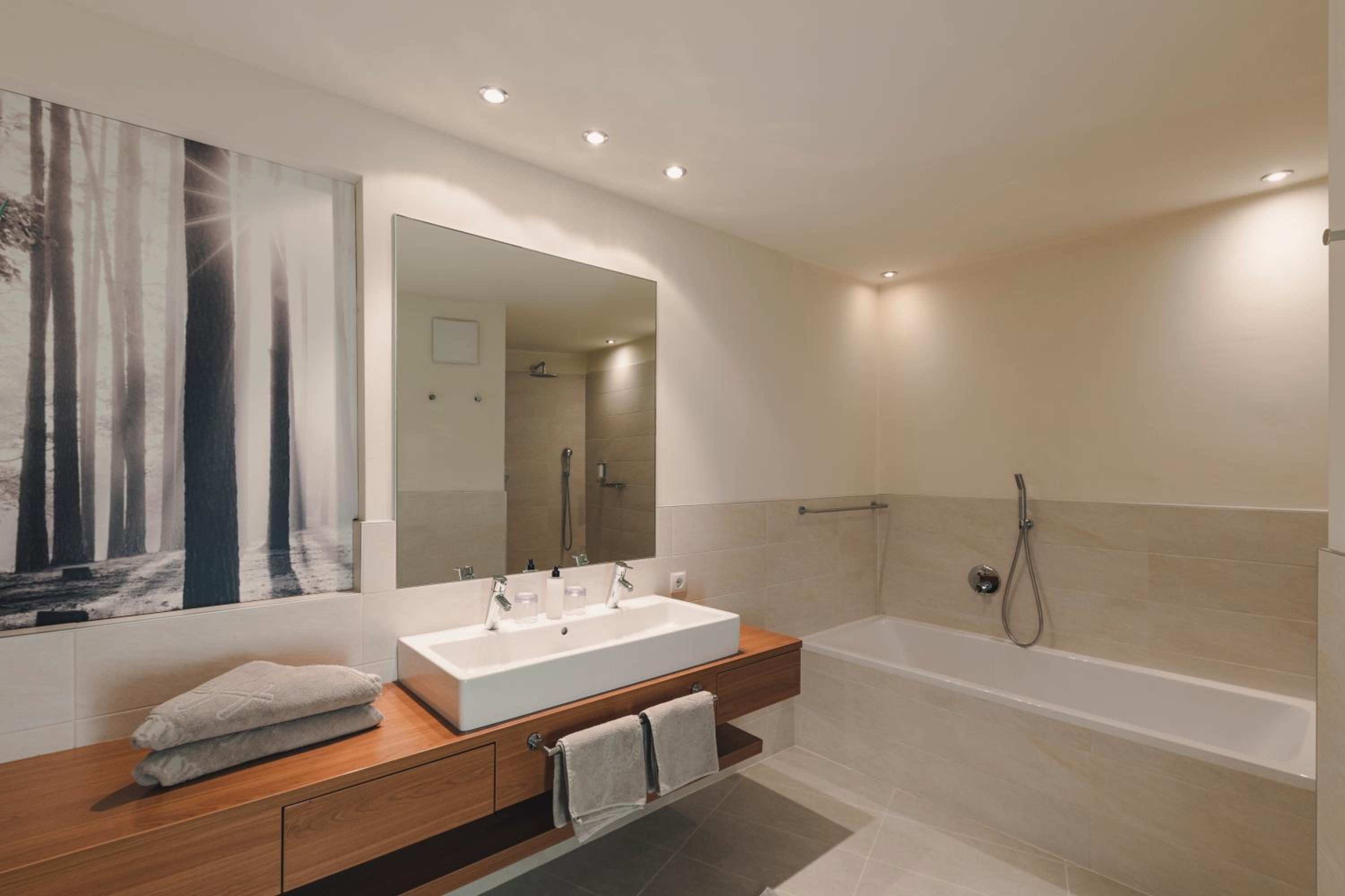Deluxe Double Room with Balcony photo 2