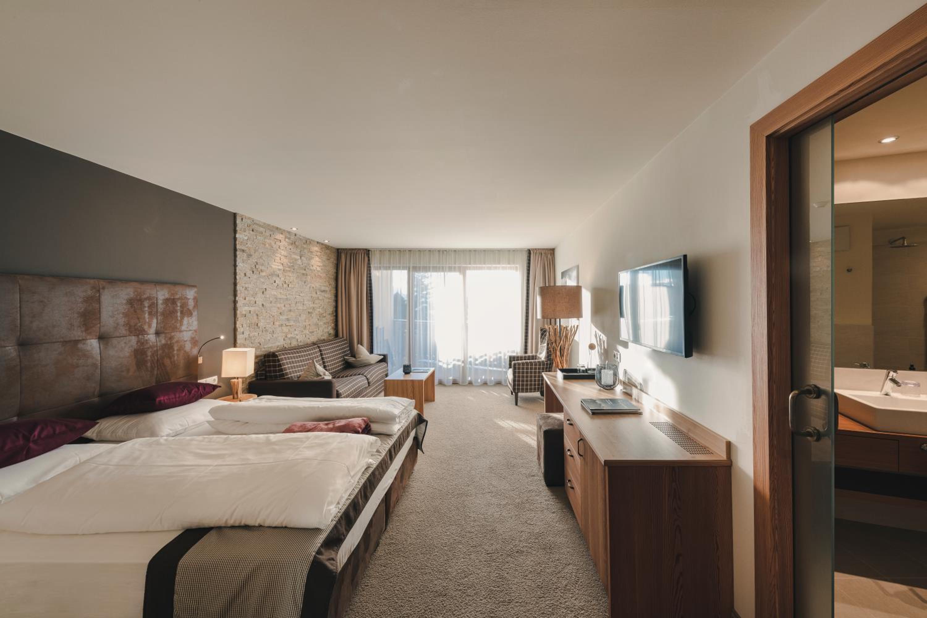 Deluxe Double Room with Balcony photo 3