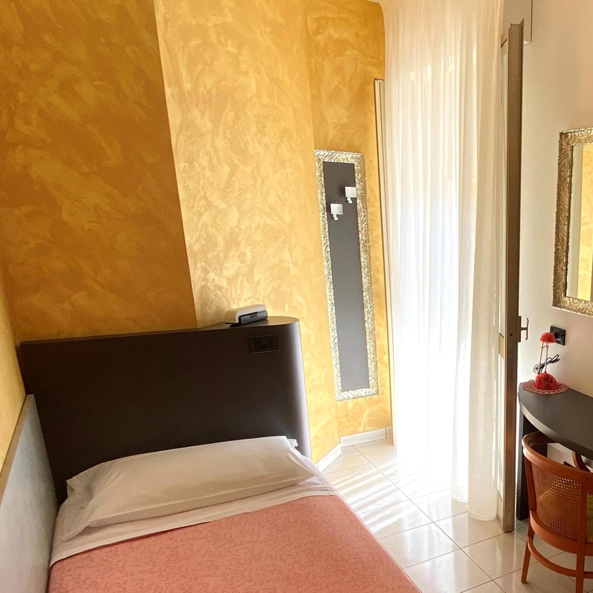 Single Room photo 2