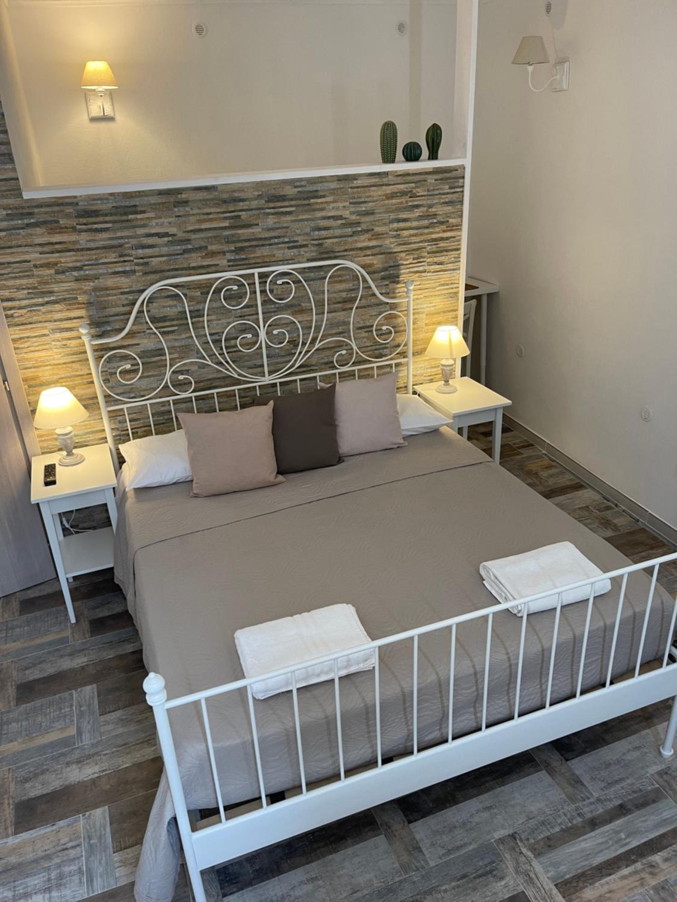 Double Room - Photo 1