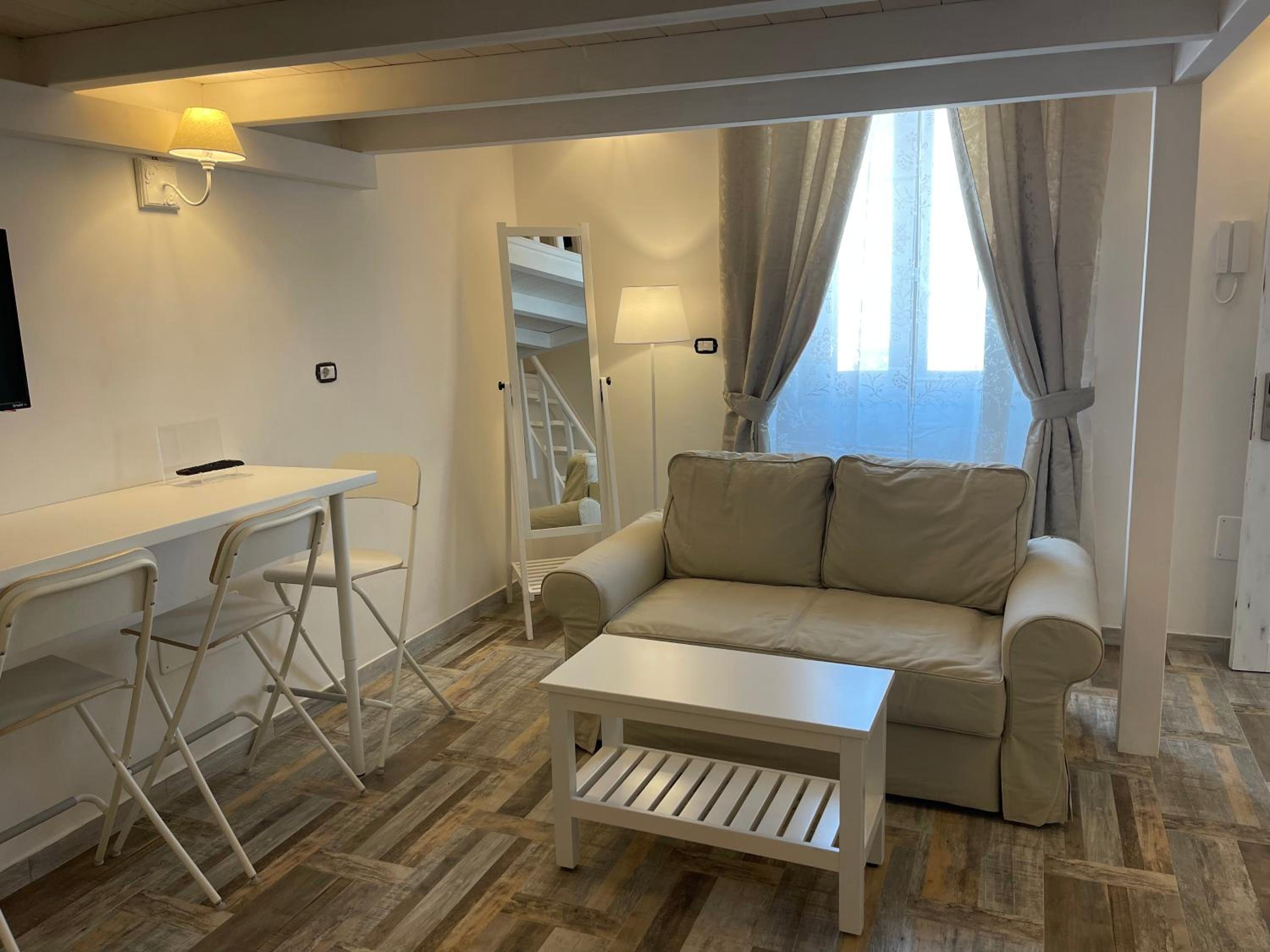 Family Room - Photo 6