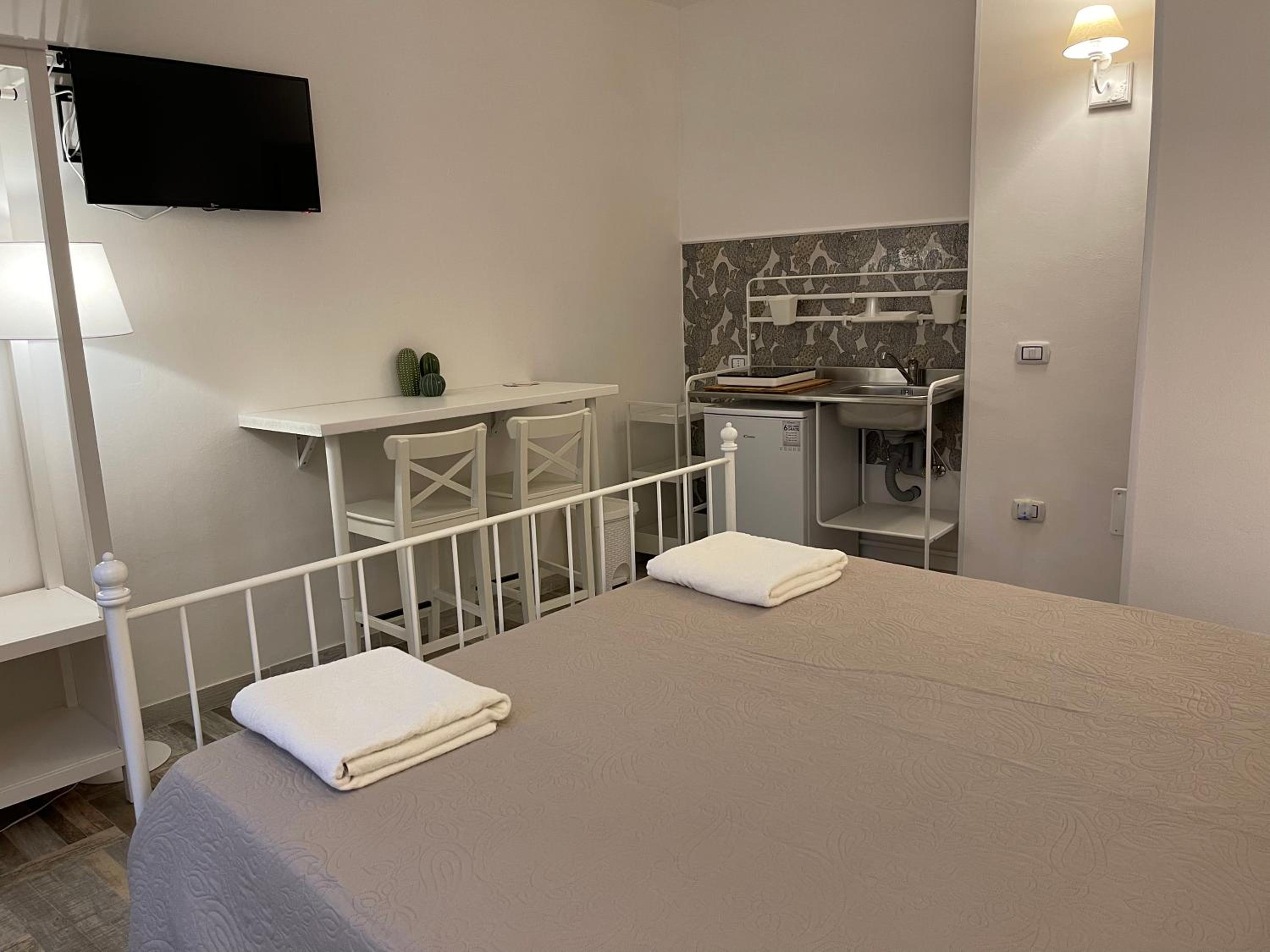 Double Room - Photo 3
