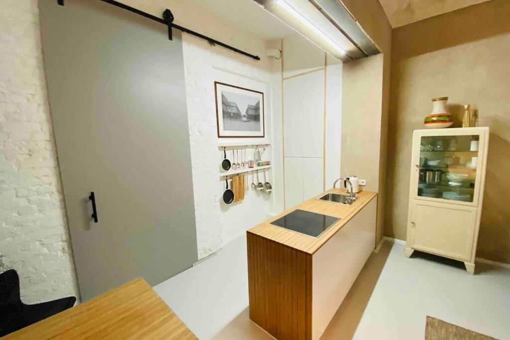 One-Bedroom Apartment photo 2
