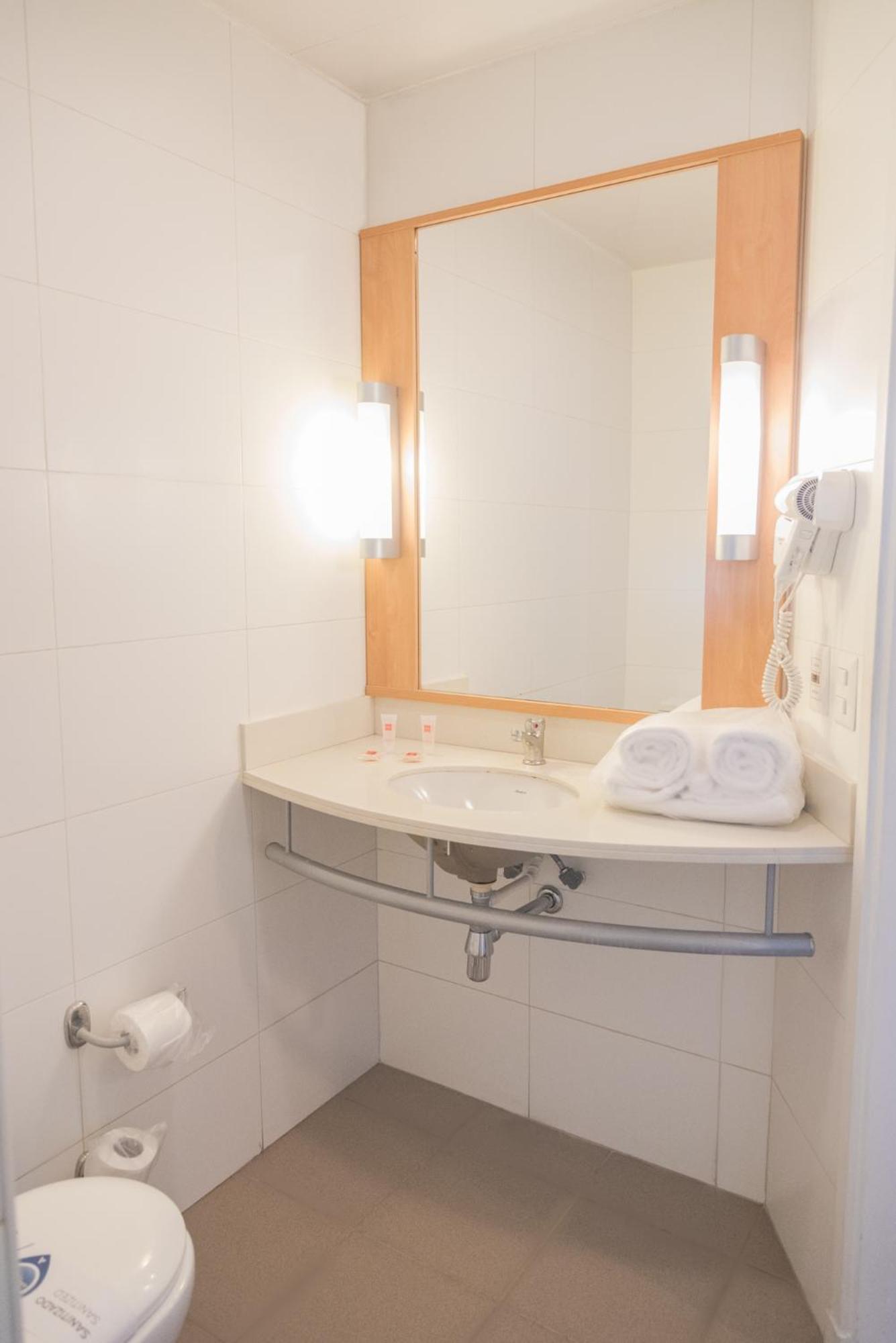 Standard Twin Room photo 3