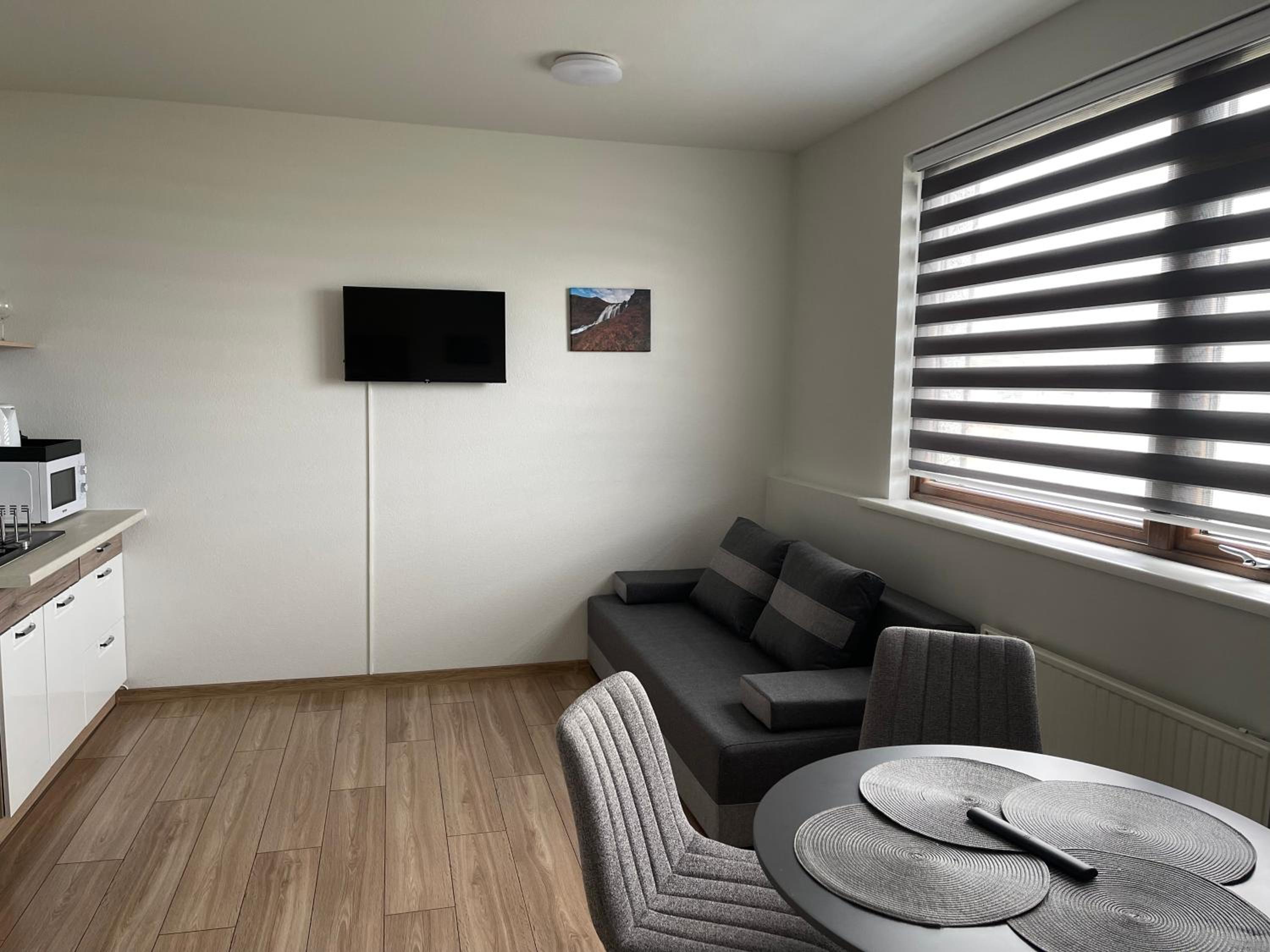 Family Room with Mountain View photo 3