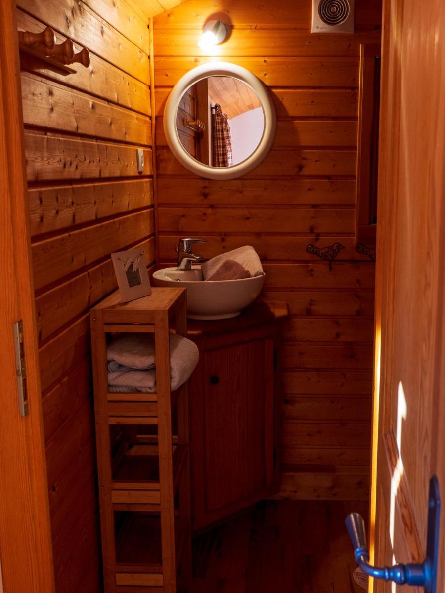 Wooden Caravan photo 2