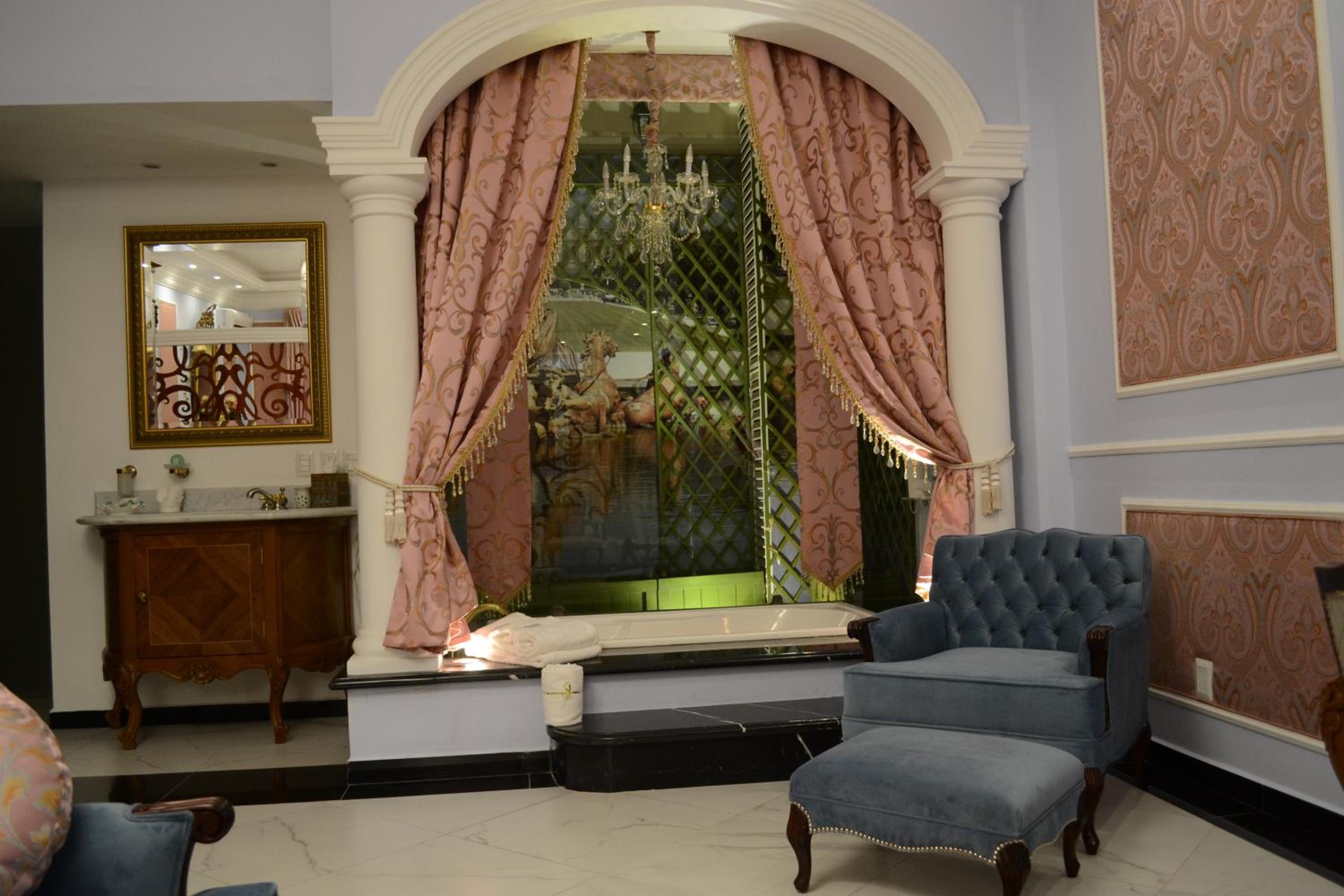 Presidential Suite photo 1