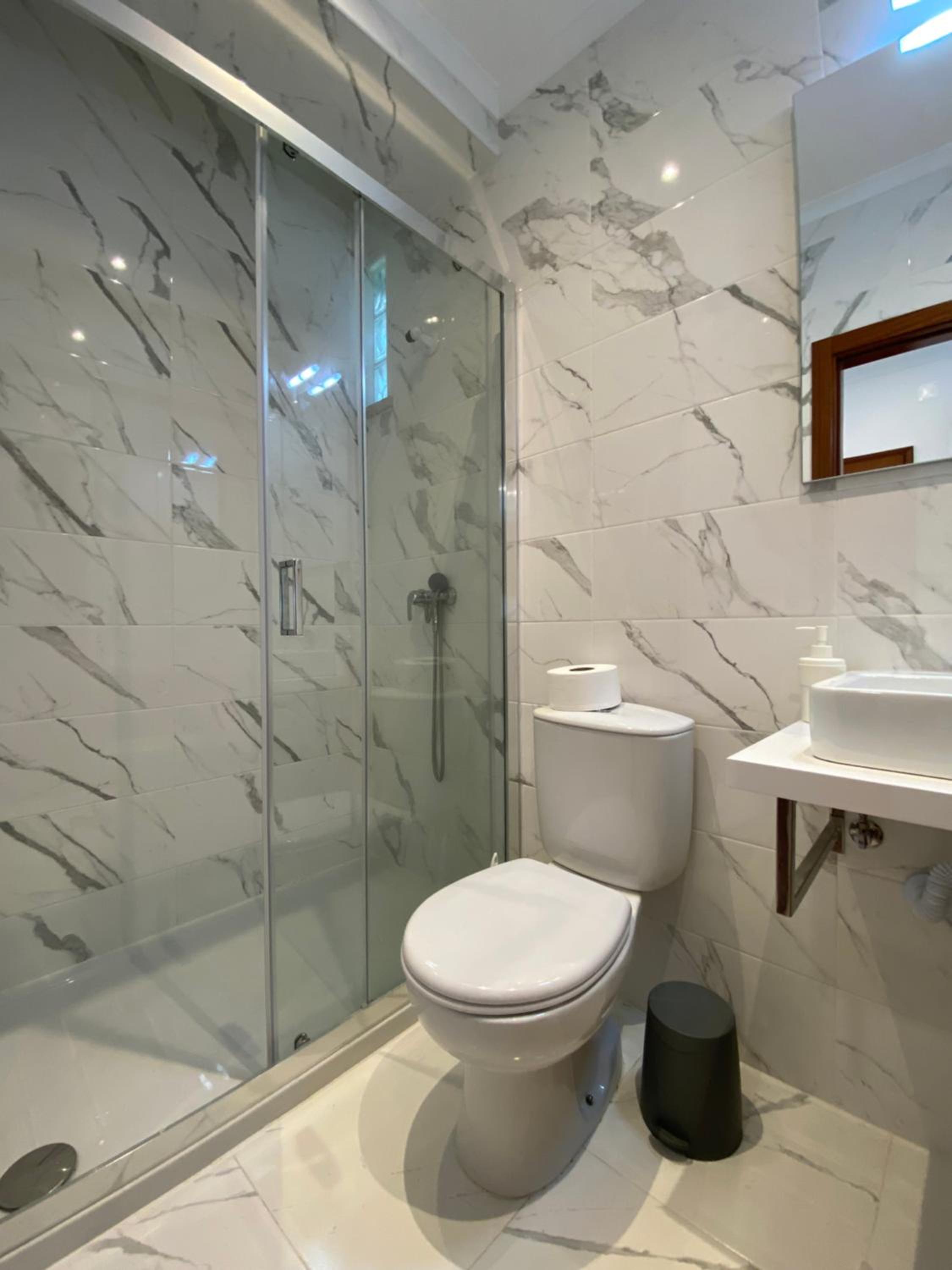 Suite with Balcony - Photo 4
