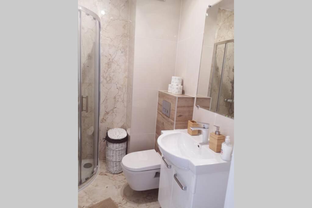One-Bedroom Apartment - Photo 3