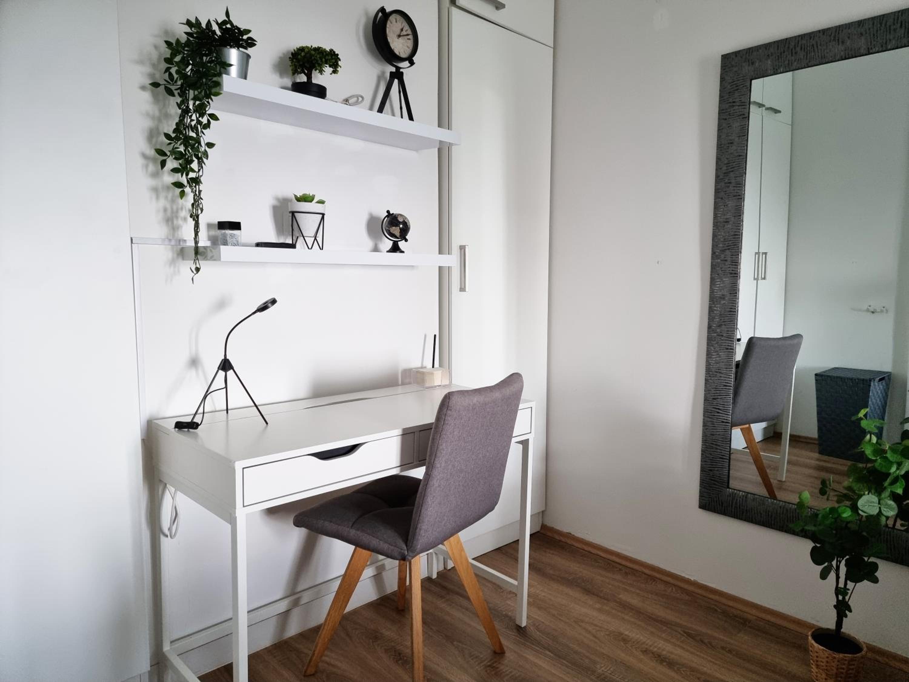 One-Bedroom Apartment - Photo 12