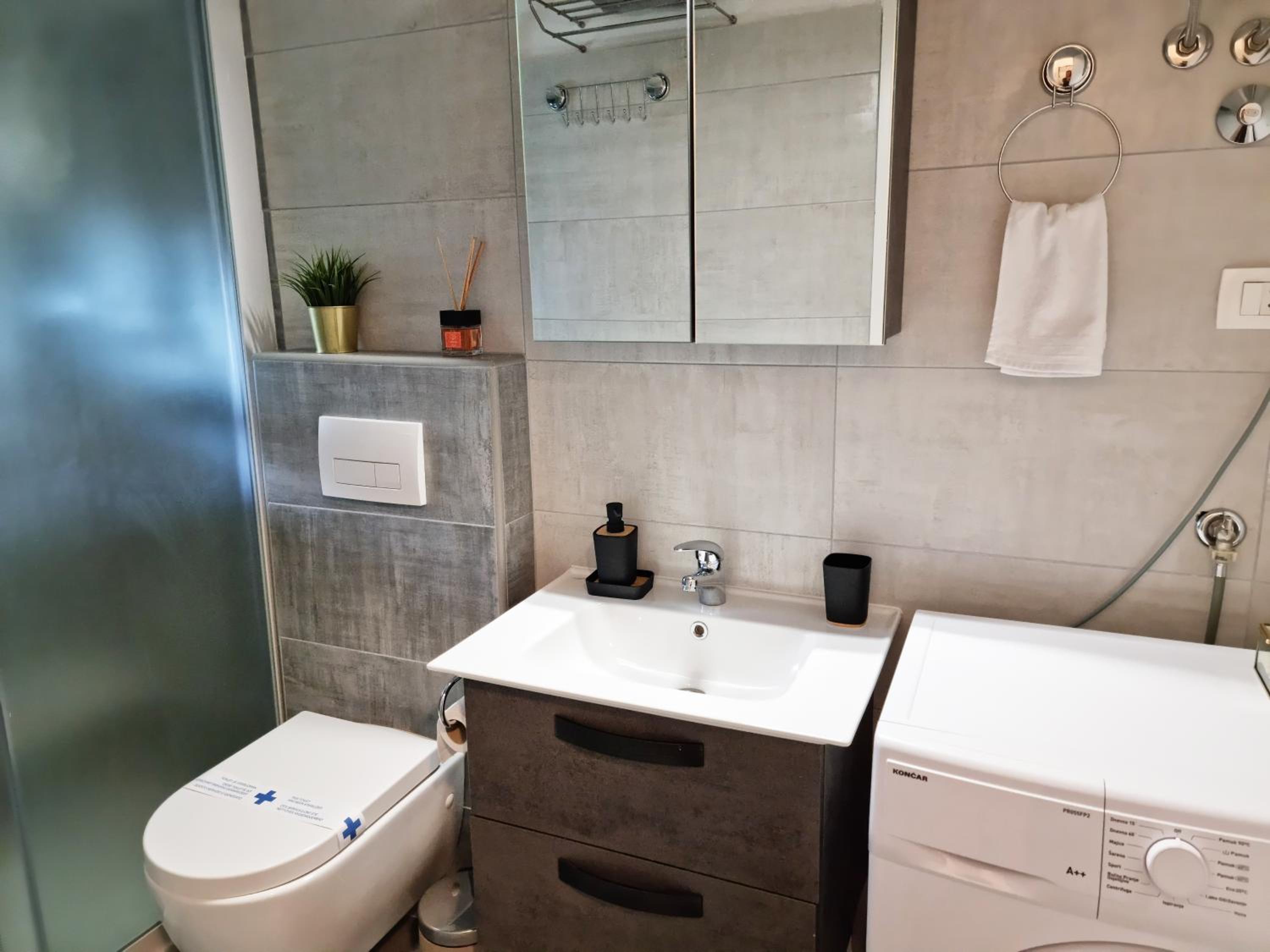 One-Bedroom Apartment - Photo 17